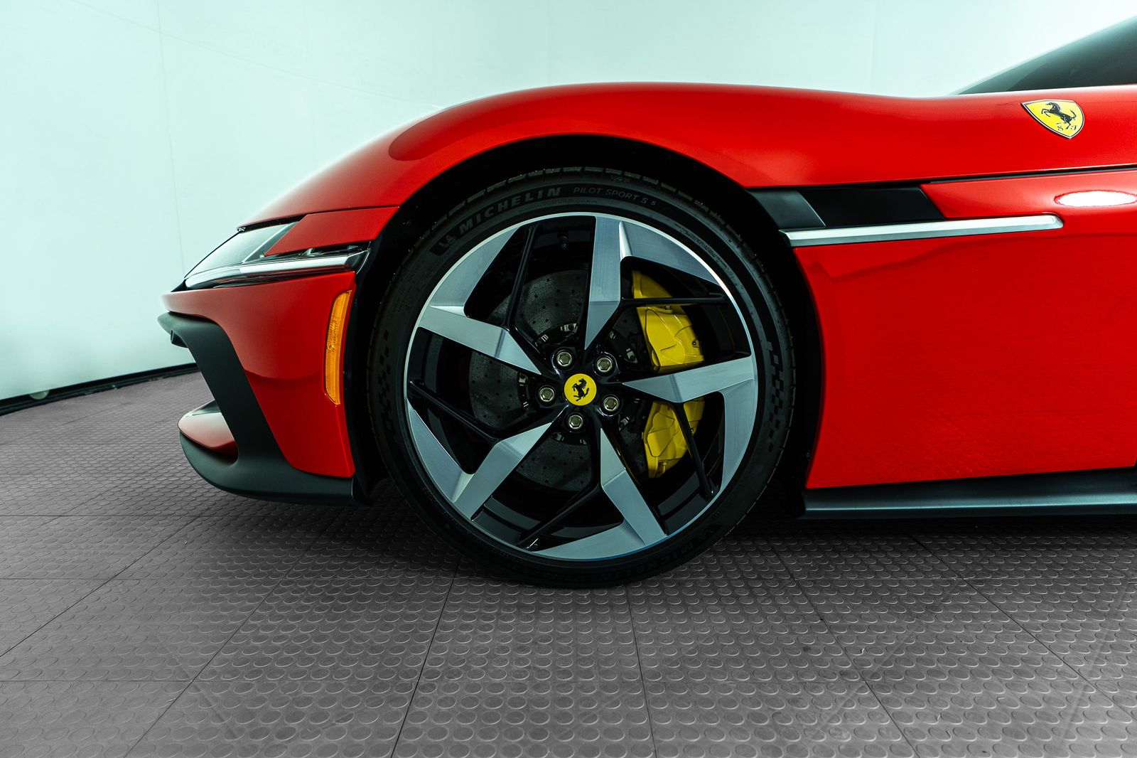 2025 Ferrari 12Cilindri — full photo 17 of 51