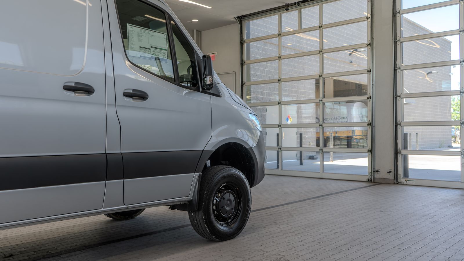 2025 Mercedes-Benz Sprinter 2500 Cargo 170 WB — foto completa 30 de 36