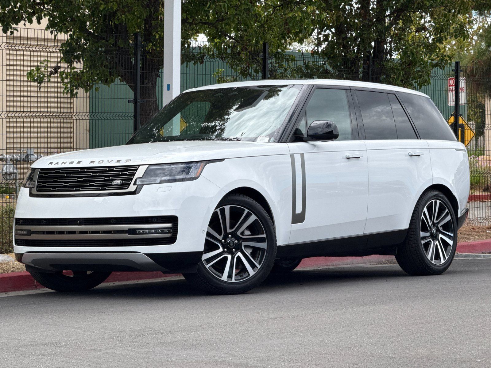 2023 Land Rover Range Rover SE — foto completa 1 de 30