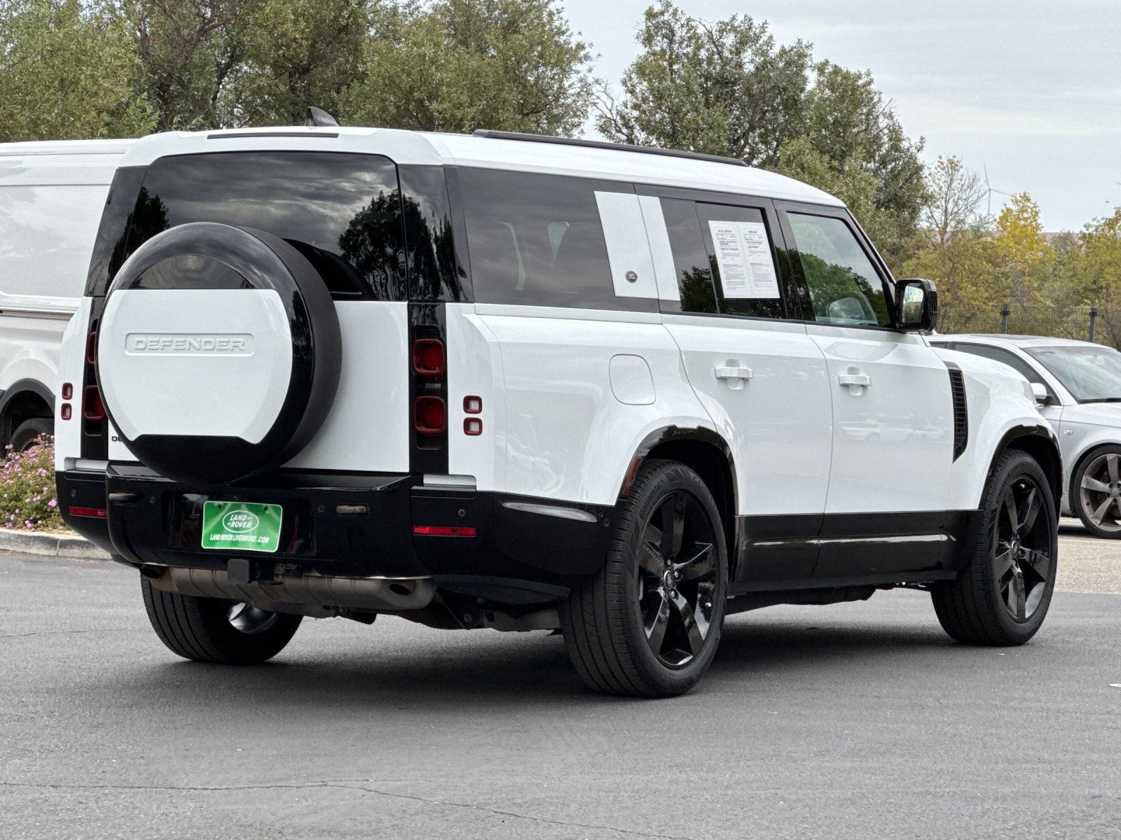 2024 Land Rover Defender 130 X-Dynamic SE — foto completa 5 de 30