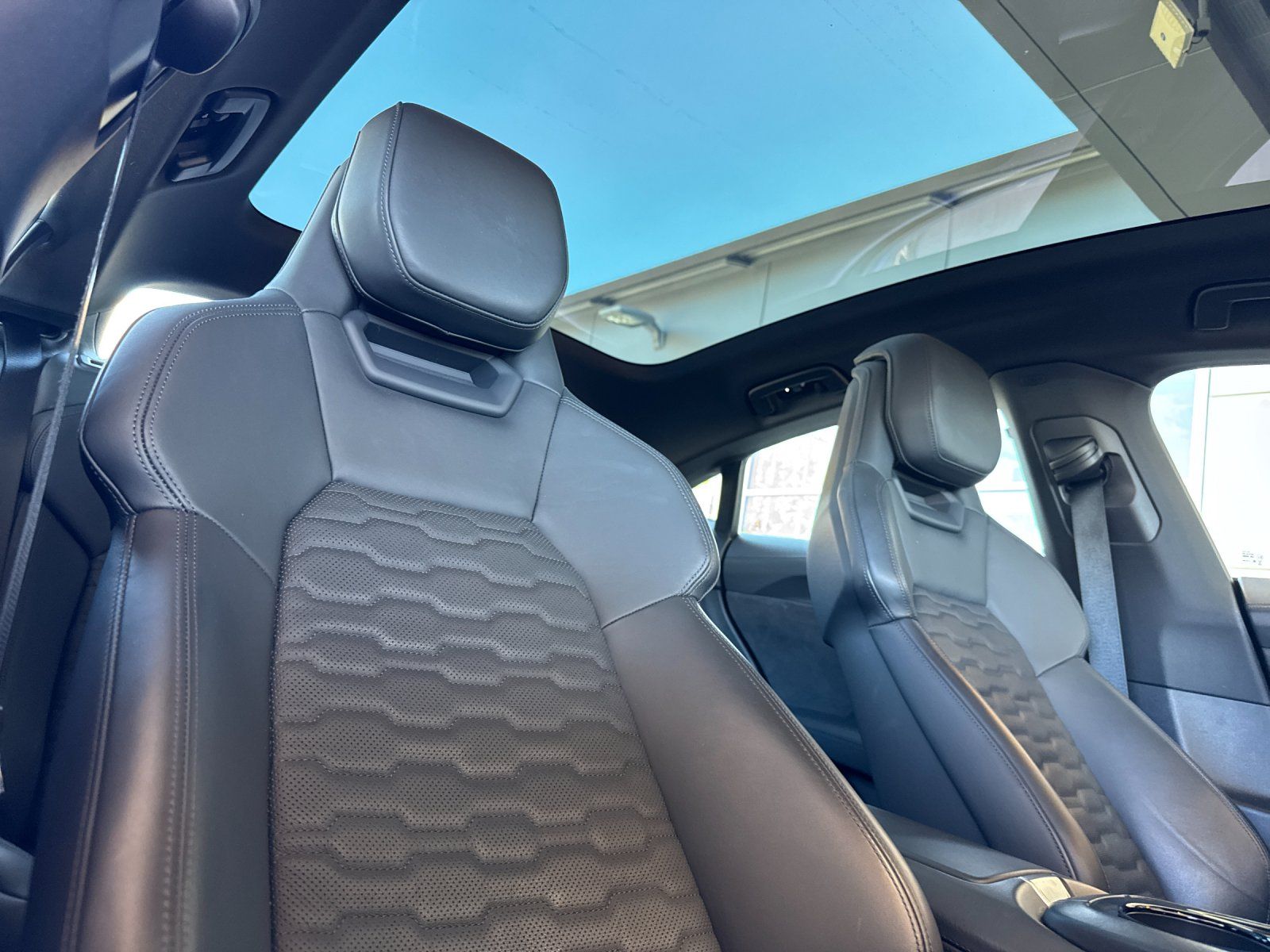 2022 Audi e-tron GT Premium Plus — full photo 15 of 27