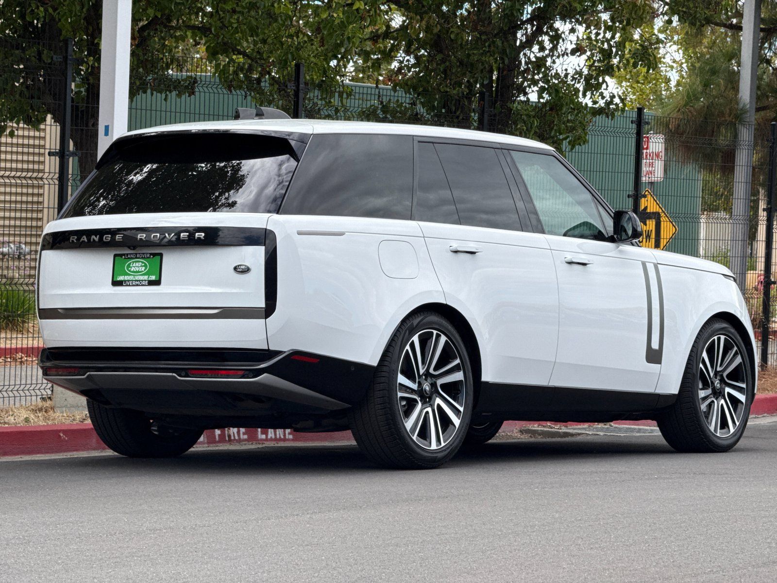 2023 Land Rover Range Rover SE — full photo 5 of 29