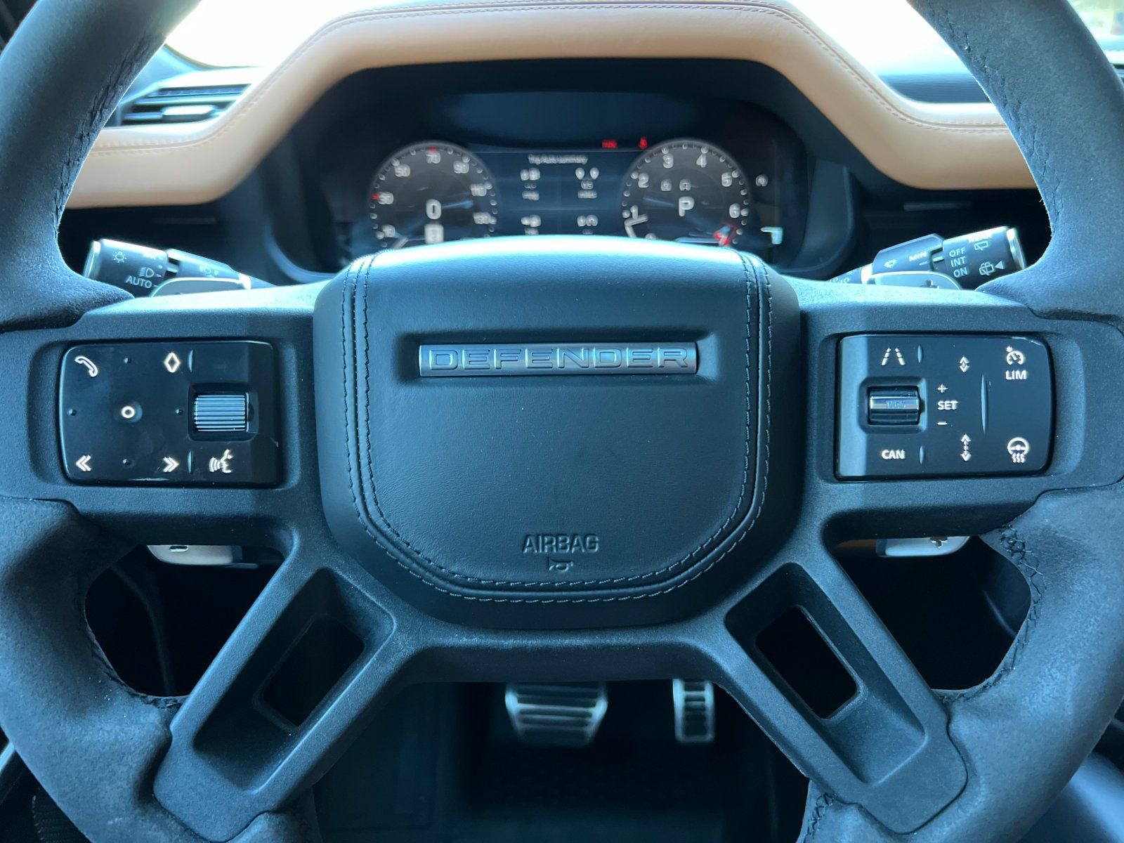 2023 Land Rover Defender 110 V8 — foto completa 22 de 27
