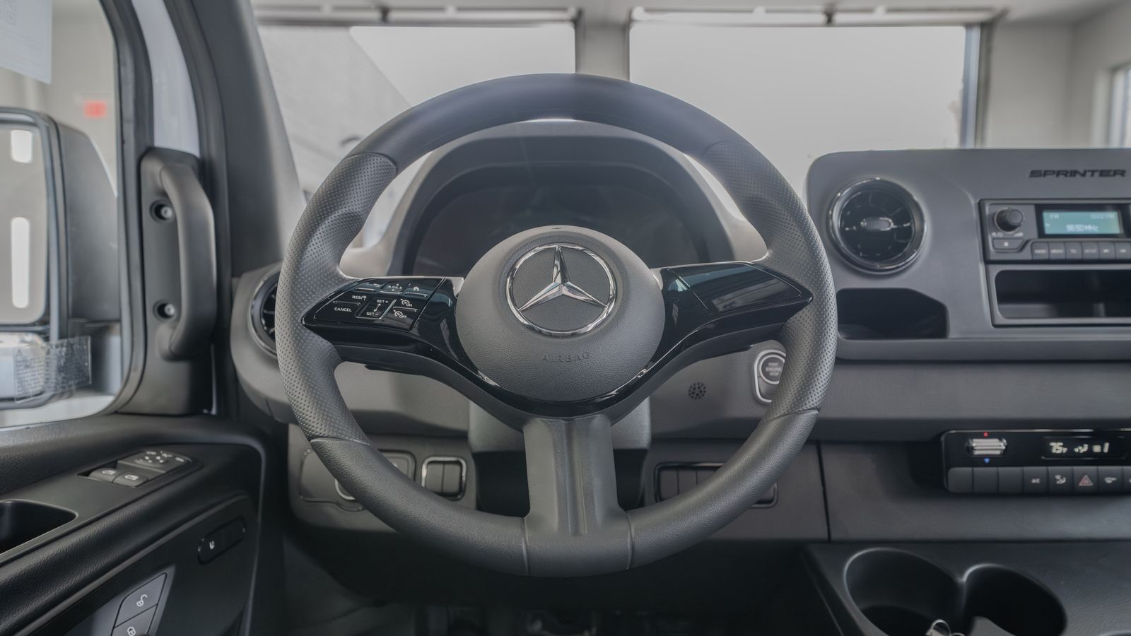 2025 Mercedes-Benz Sprinter 2500 Cargo 144 WB — foto completa 9 de 35
