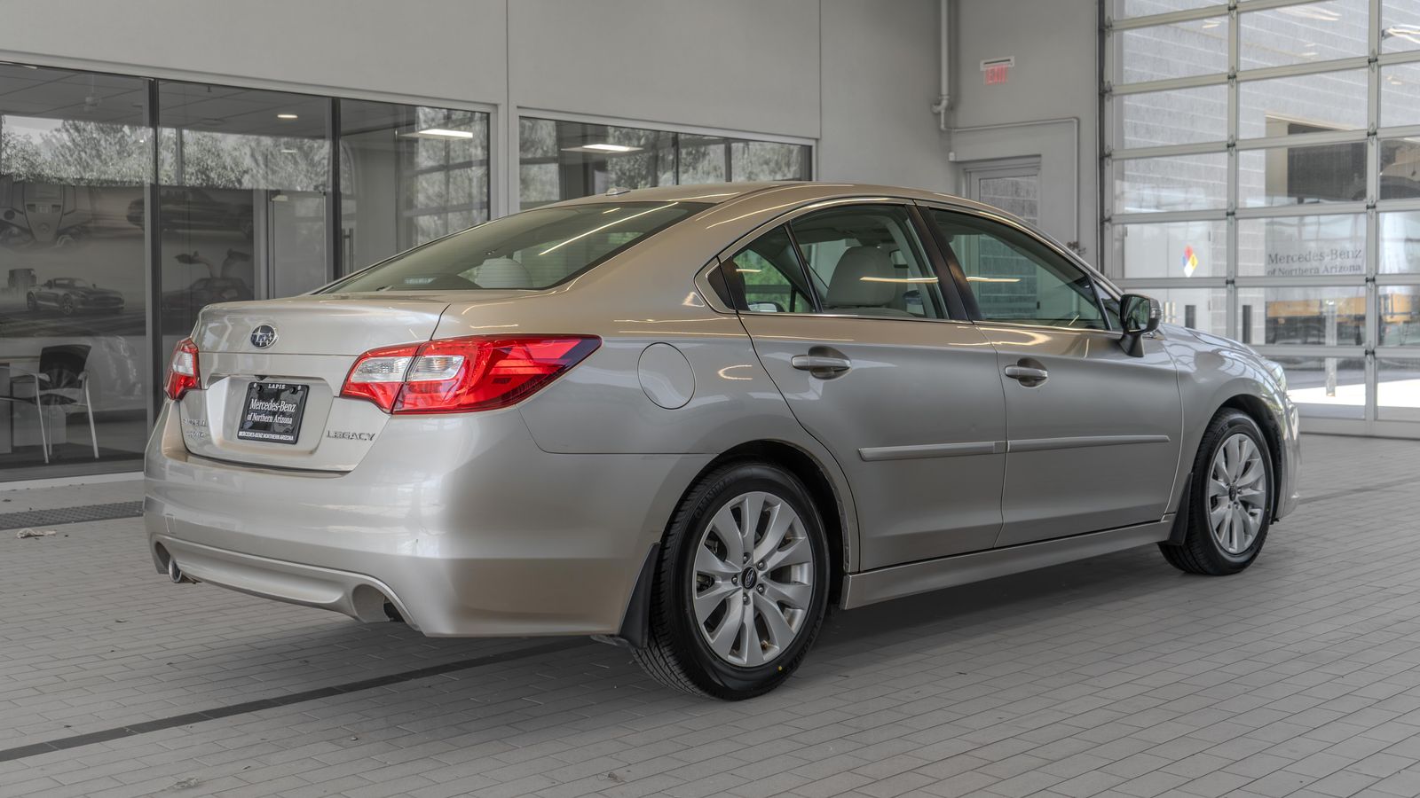 2015 Subaru Legacy 2.5i — foto completa 29 de 34