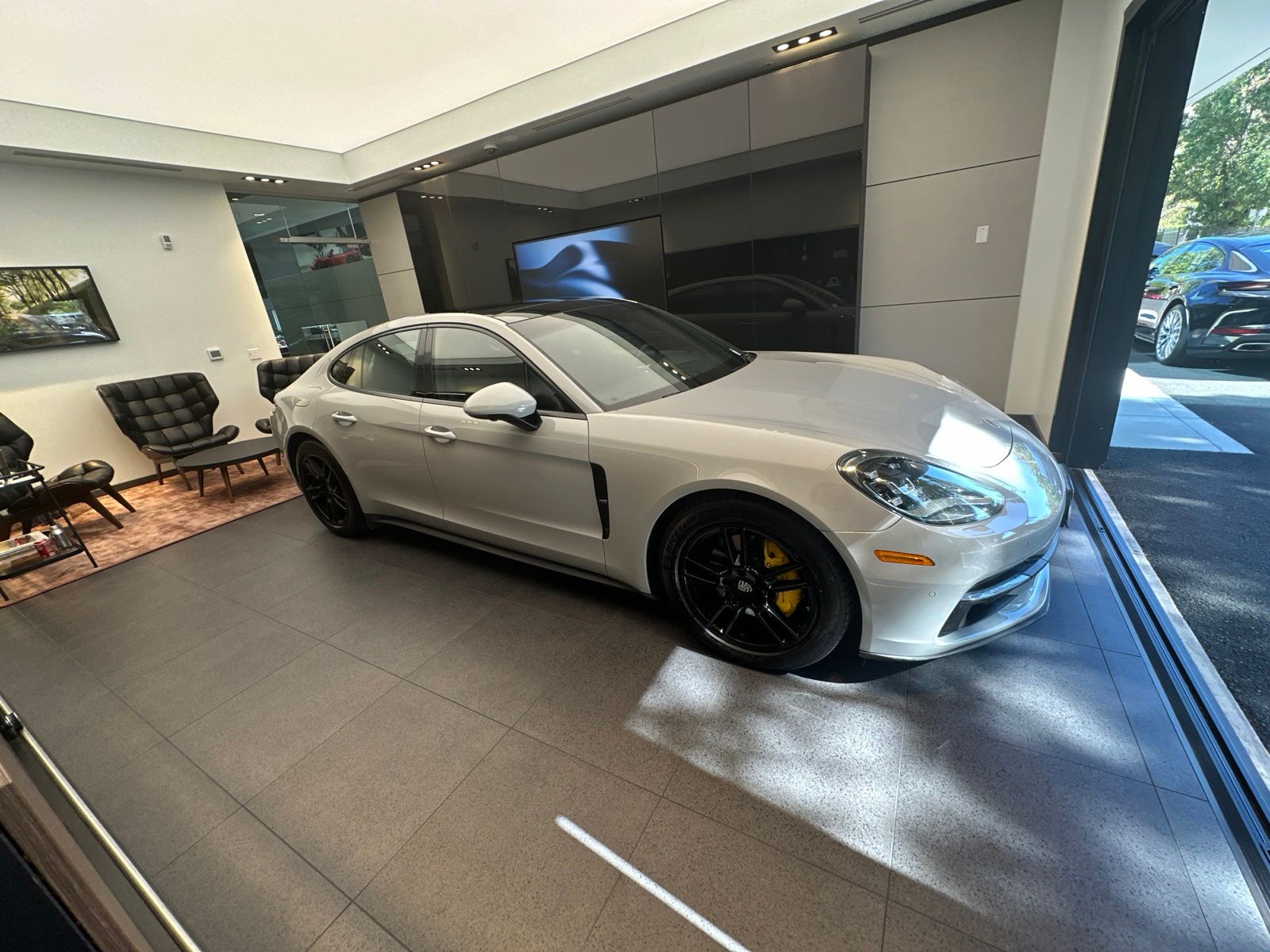 2020 Porsche Panamera Base — full photo 1 of 8