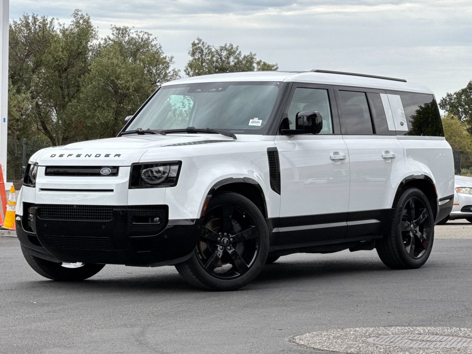 2024 Land Rover Defender 130 X-Dynamic SE — foto completa 1 de 30