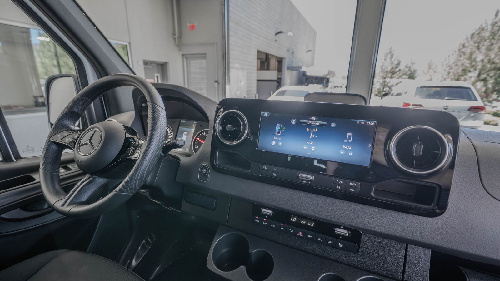 2025 Mercedes-Benz Sprinter 2500 Passenger 170 WB — foto completa 19 de 35