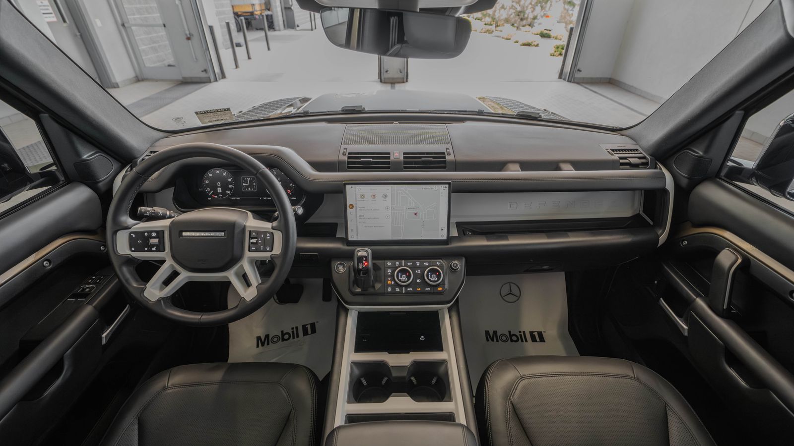 2025 Land Rover Defender 90 S — foto completa 8 de 33