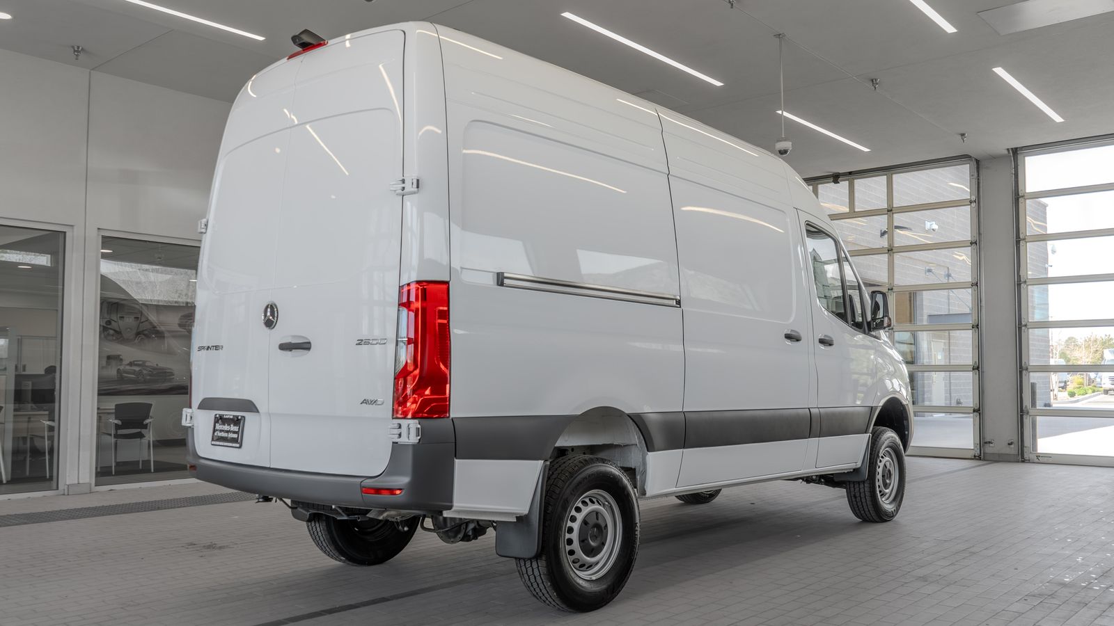 2025 Mercedes-Benz Sprinter 2500 Cargo 144 WB — foto completa 29 de 35