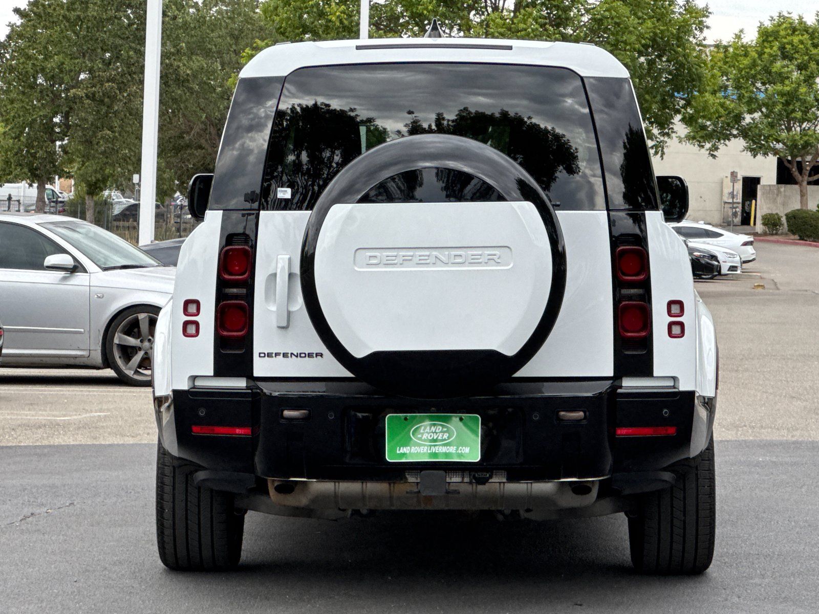 2024 Land Rover Defender 130 X-Dynamic SE — foto completa 4 de 30