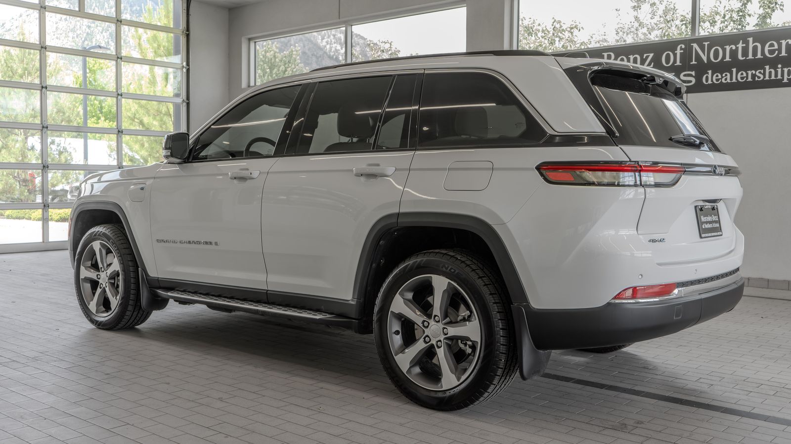 2023 Jeep Grand Cherokee 4xe — foto completa 13 de 34