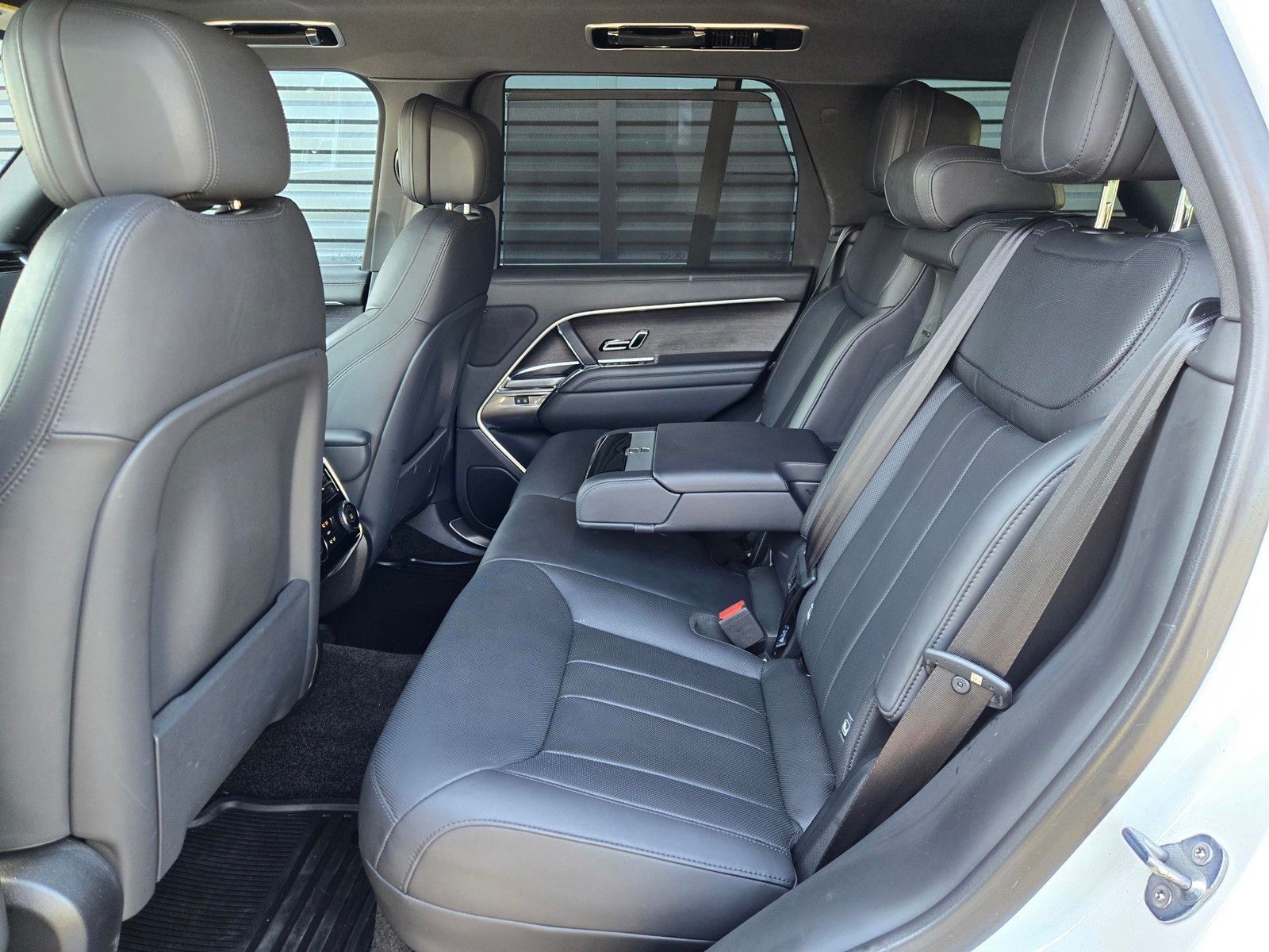 2023 Land Rover Range Rover SE — foto completa 10 de 45
