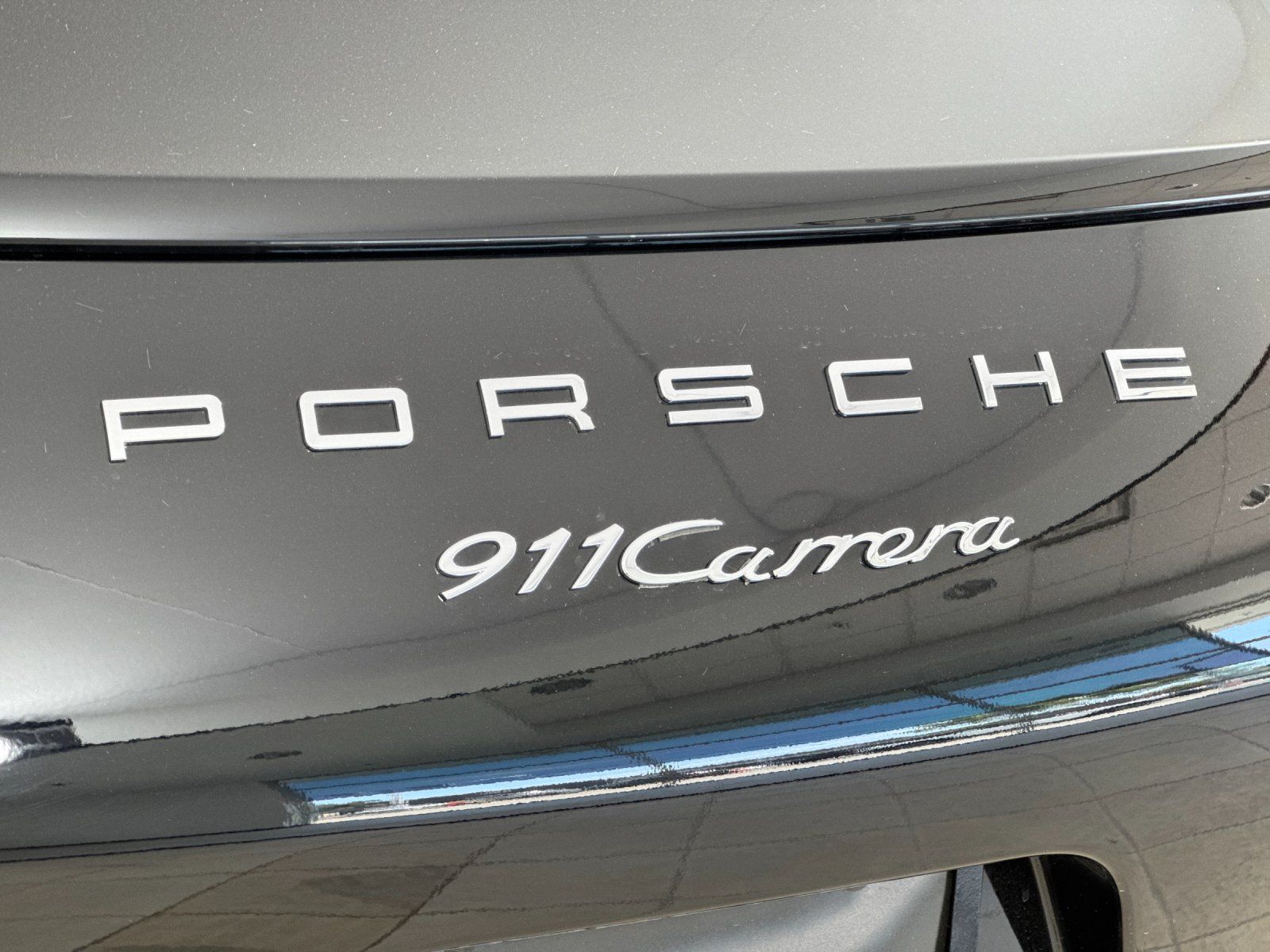 2017 Porsche 911 Carrera — full photo 28 of 29