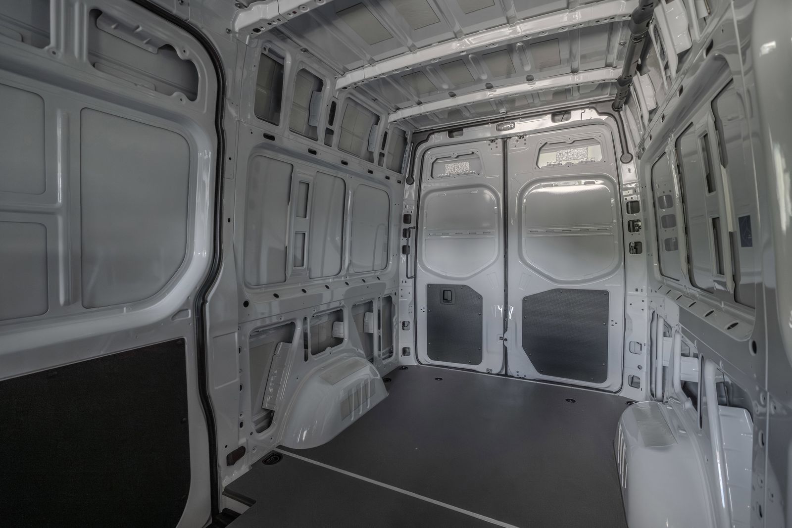 2025 Mercedes-Benz Sprinter 2500 Cargo 144 WB — foto completa 26 de 37