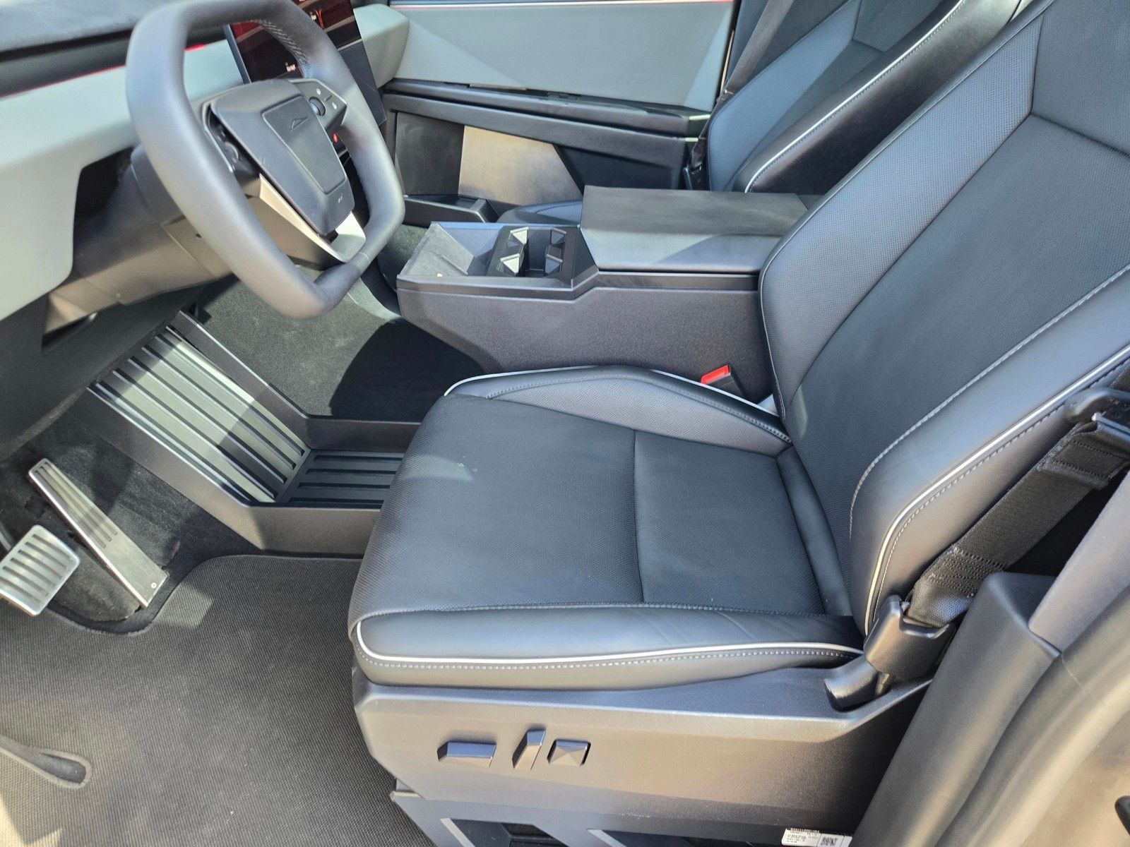 2024 Tesla Cybertruck Cyberbeast — foto completa 25 de 45