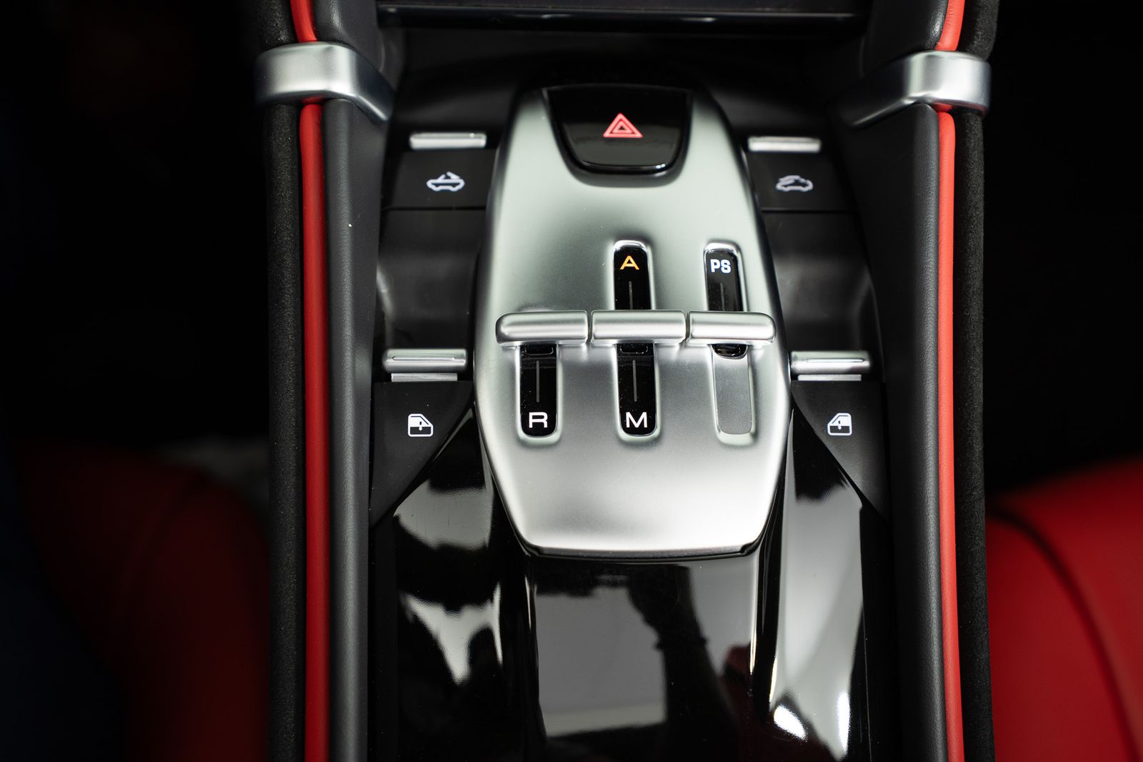 2025 Ferrari Roma Spider — foto completa 32 de 41