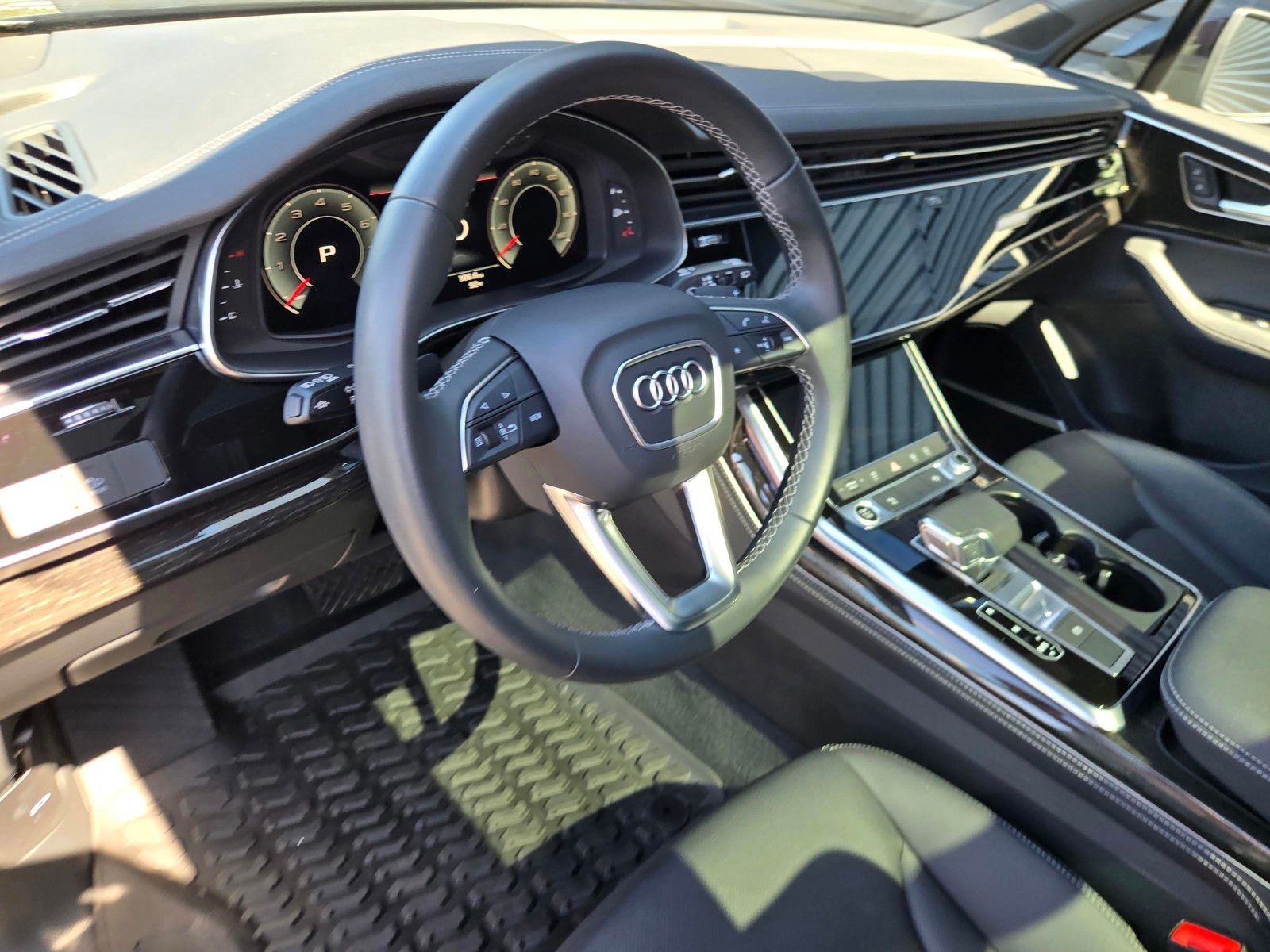 2025 Audi Q7 55 Premium Plus — foto completa 18 de 45