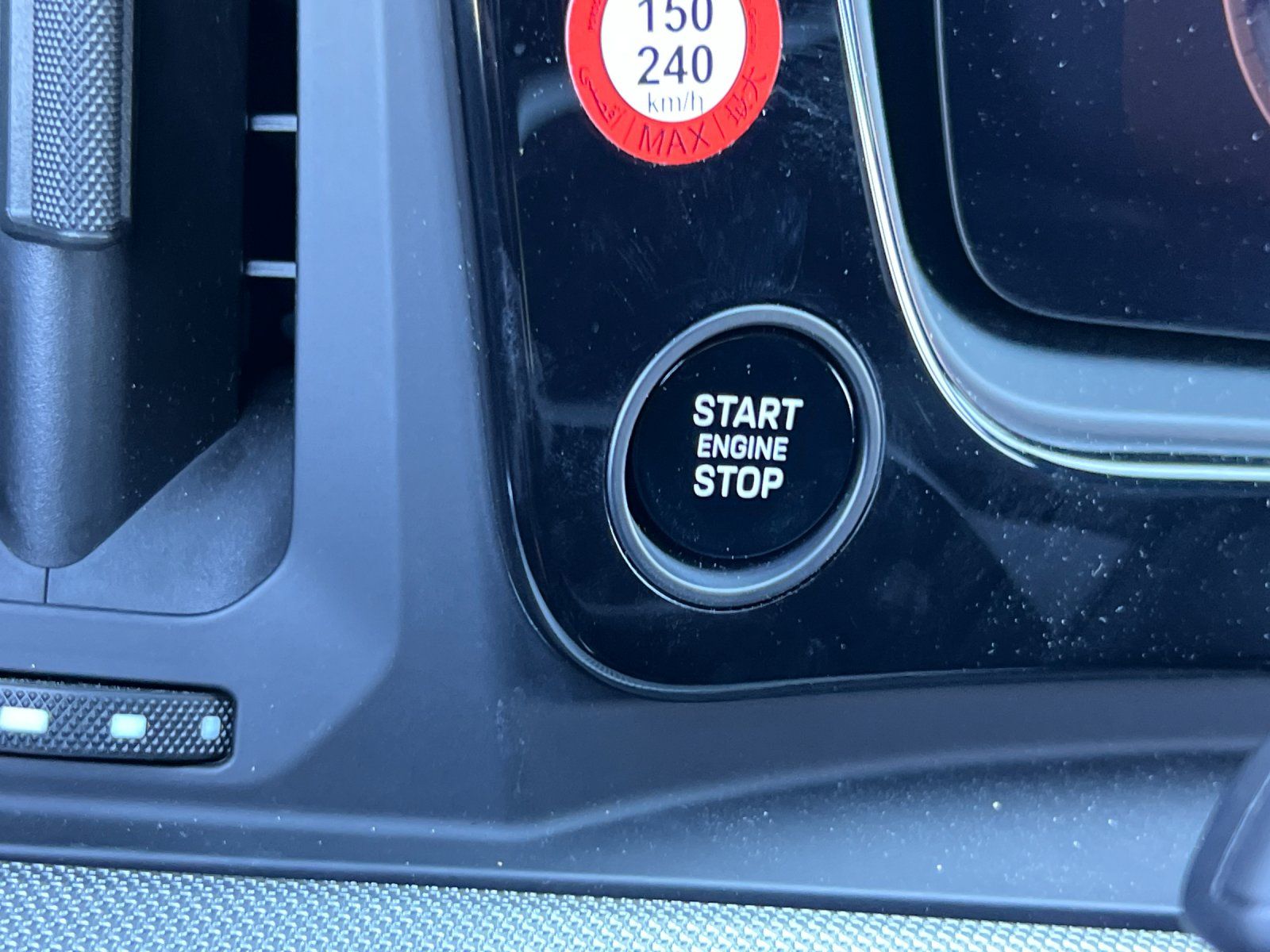 2026 Porsche Cayenne S — full photo 23 of 29