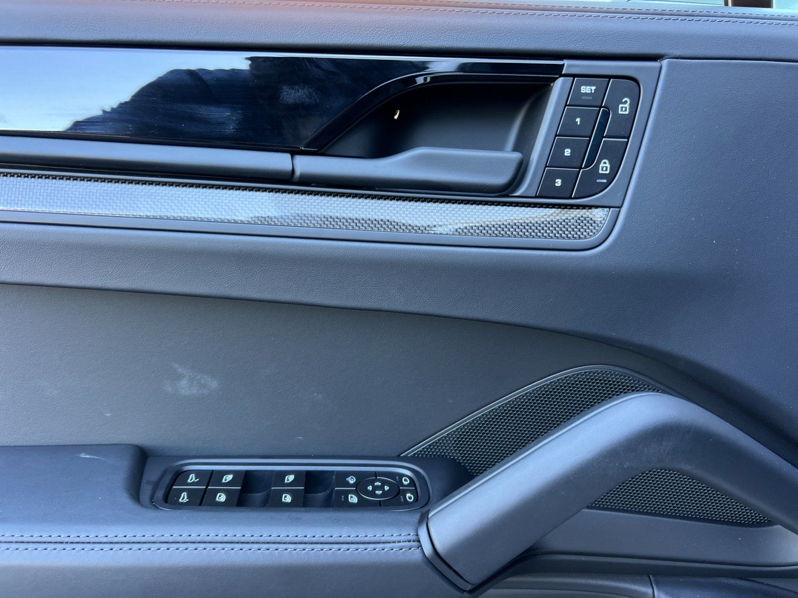 2026 Porsche Cayenne GTS — full photo 12 of 29