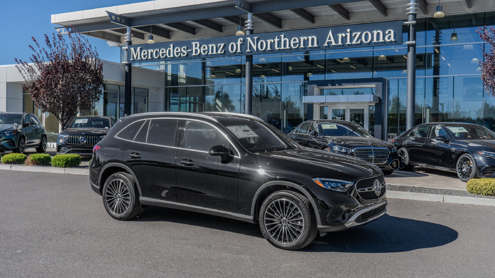 2027 Mercedes-Benz GLC GLC 300 — photo 1 of 37