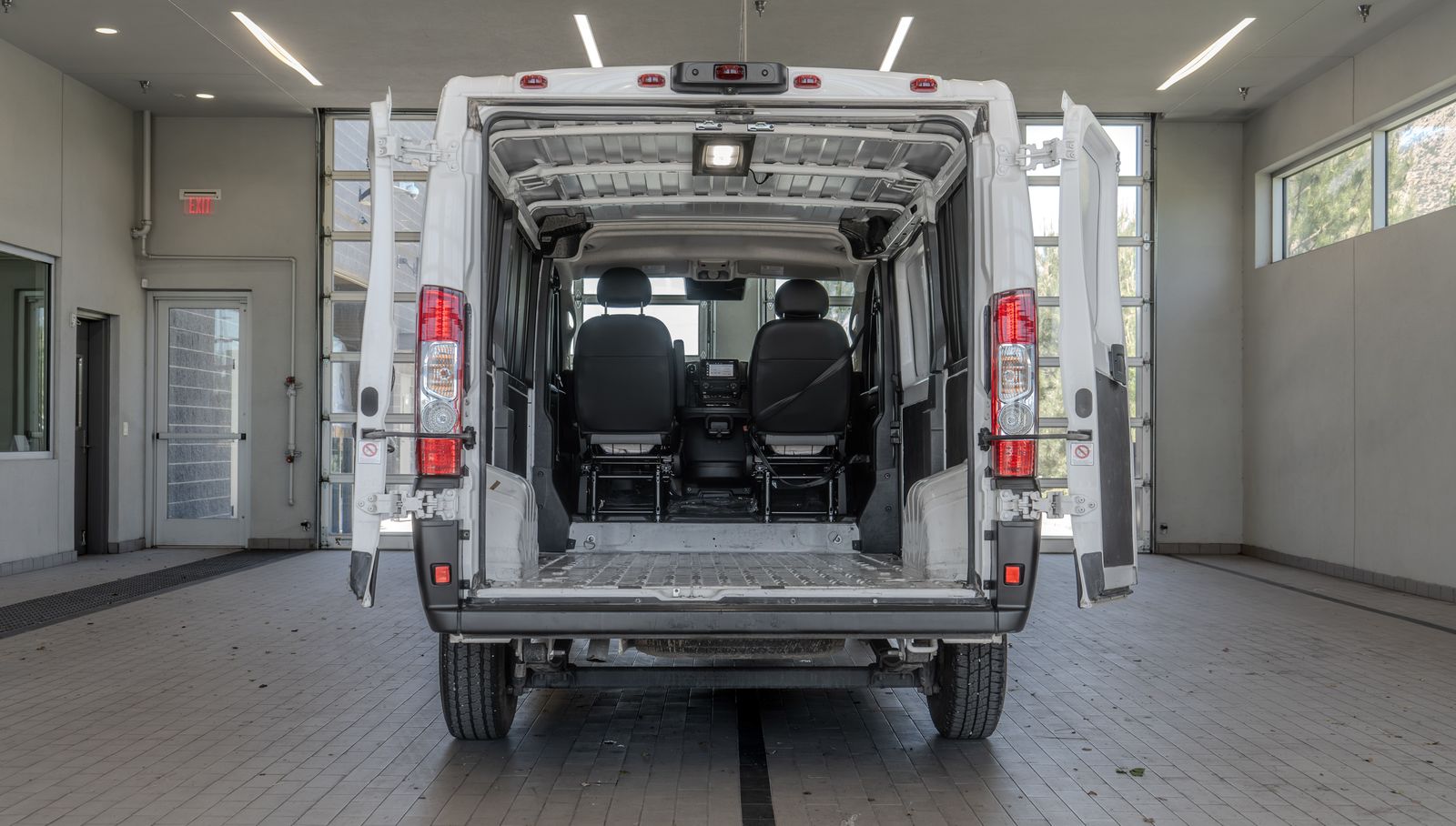 2025 Ram ProMaster 2500 Base — foto completa 16 de 33