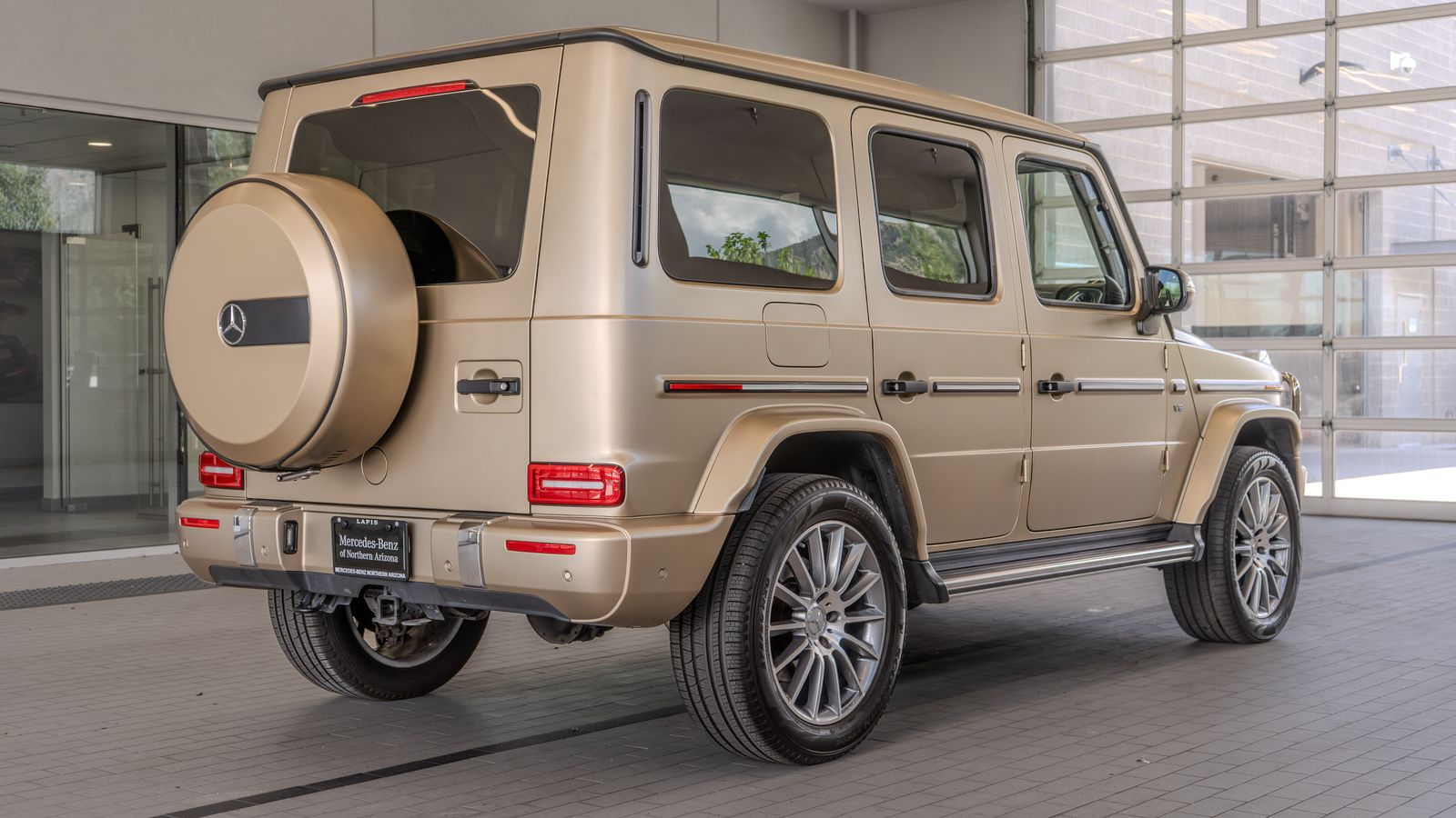 2023 Mercedes-Benz G-Class G 550 — foto completa 28 de 33