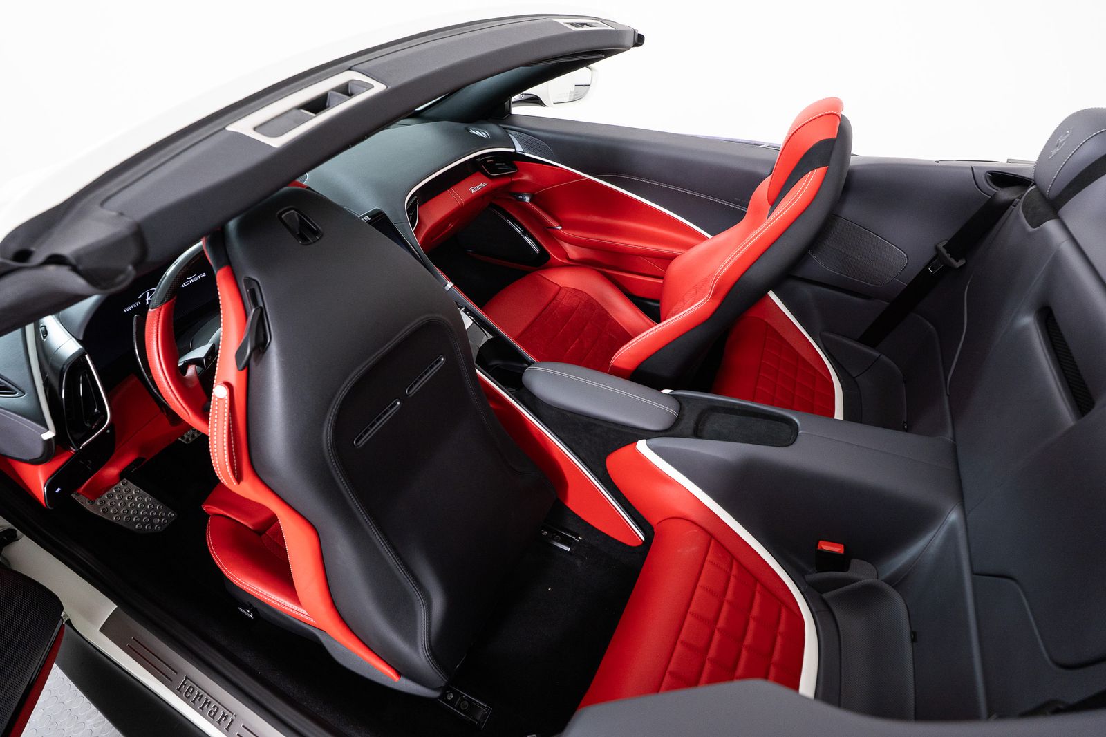 2025 Ferrari Roma Spider — foto completa 30 de 51