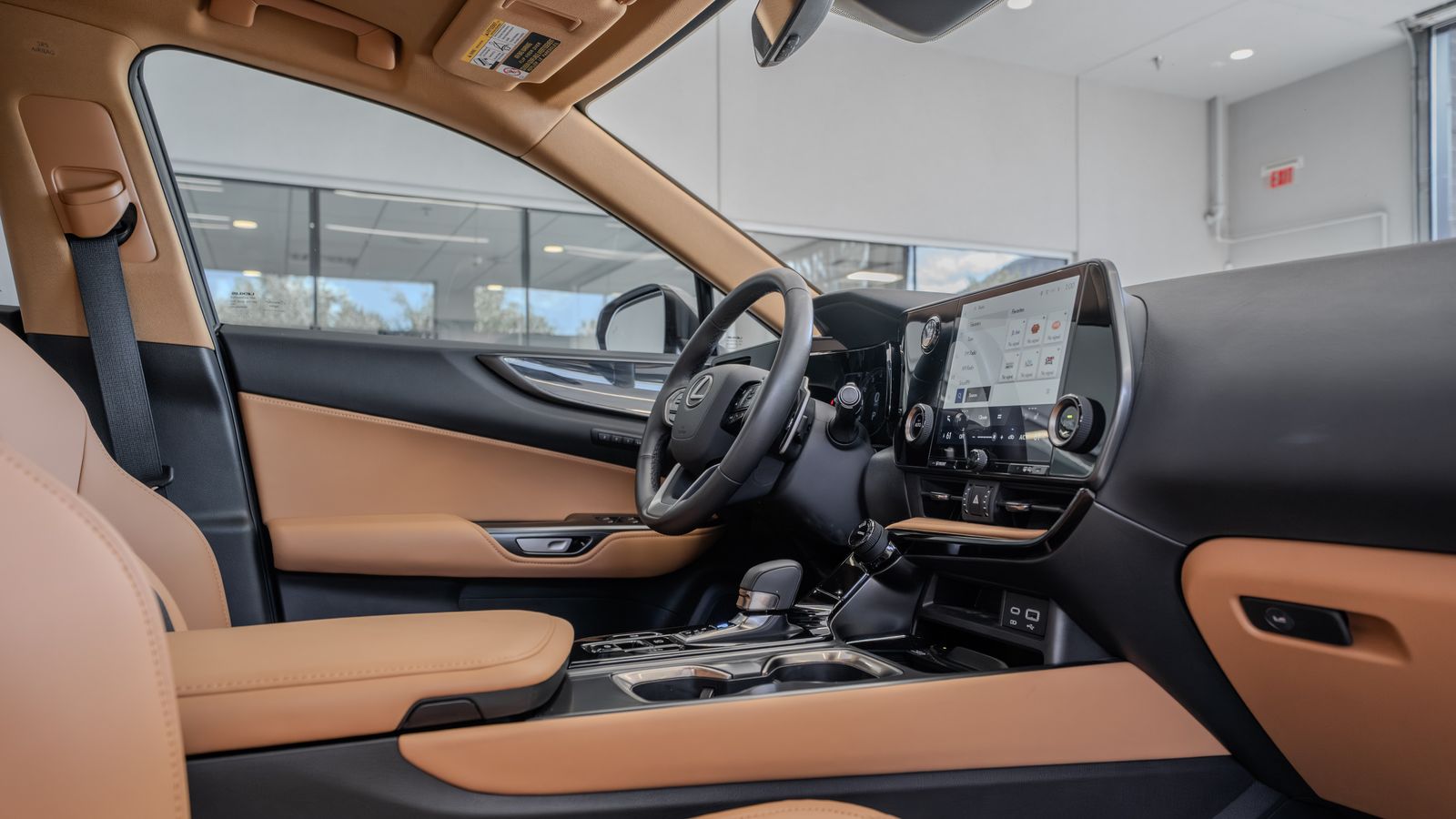 2025 Lexus NX 250 Premium — foto completa 17 de 33