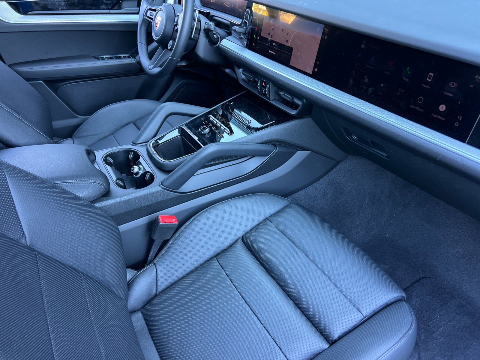 2026 Porsche Cayenne S — full photo 16 of 29