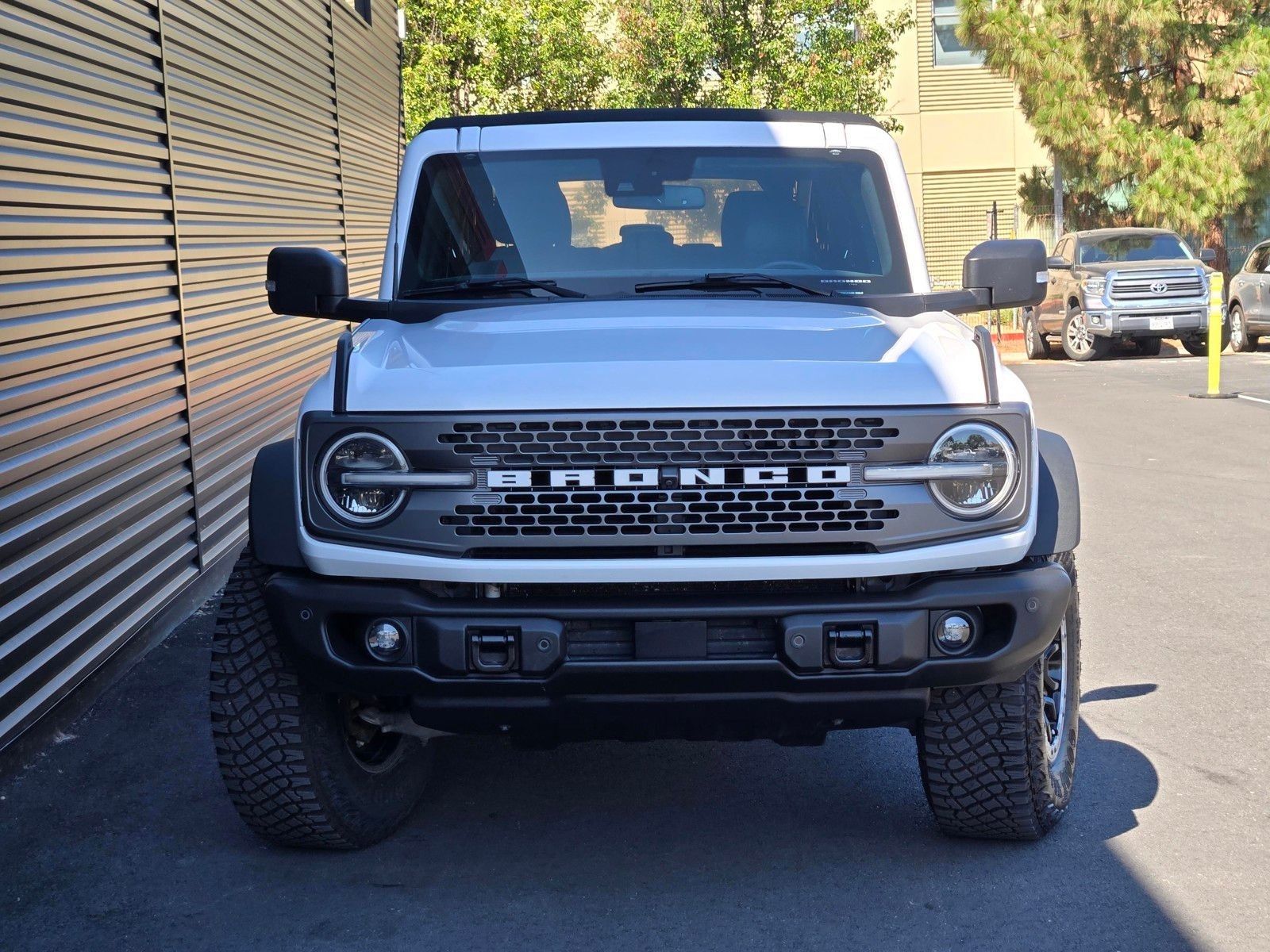 2023 Ford Bronco Badlands — full photo 2 of 45