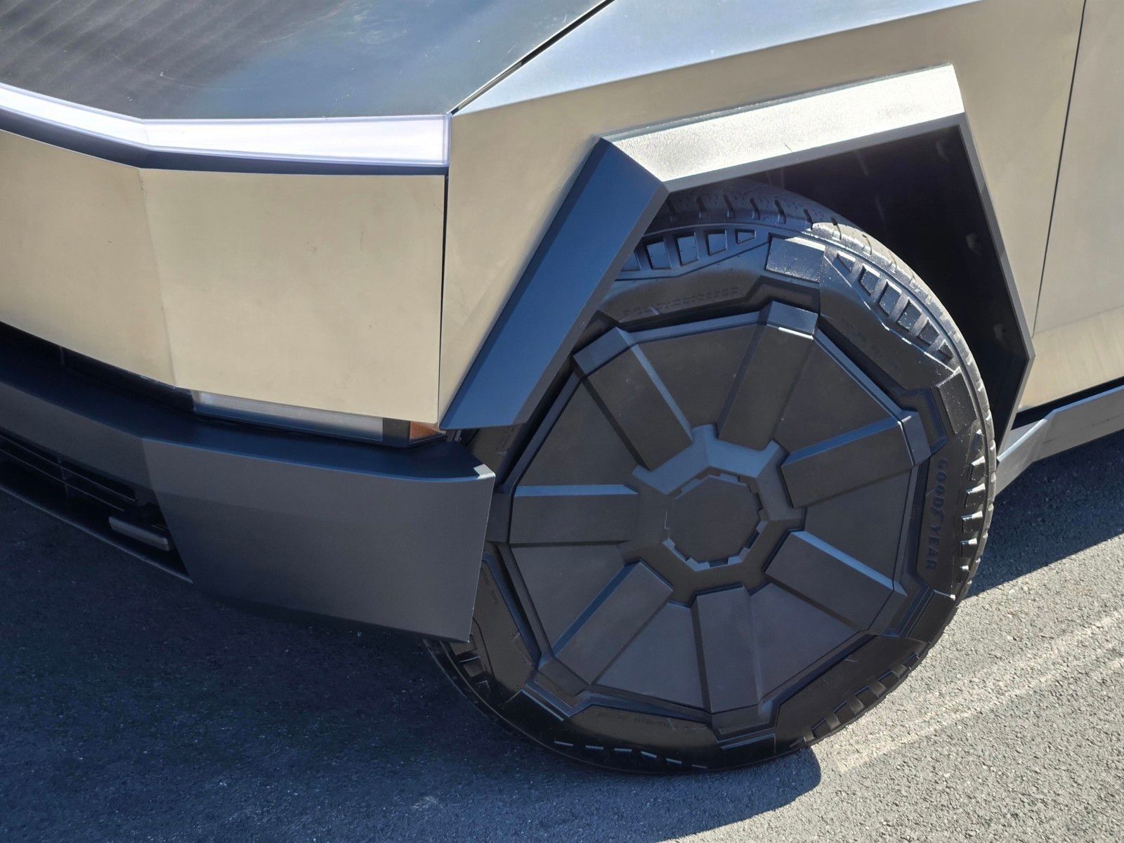 2024 Tesla Cybertruck Cyberbeast — foto completa 9 de 45