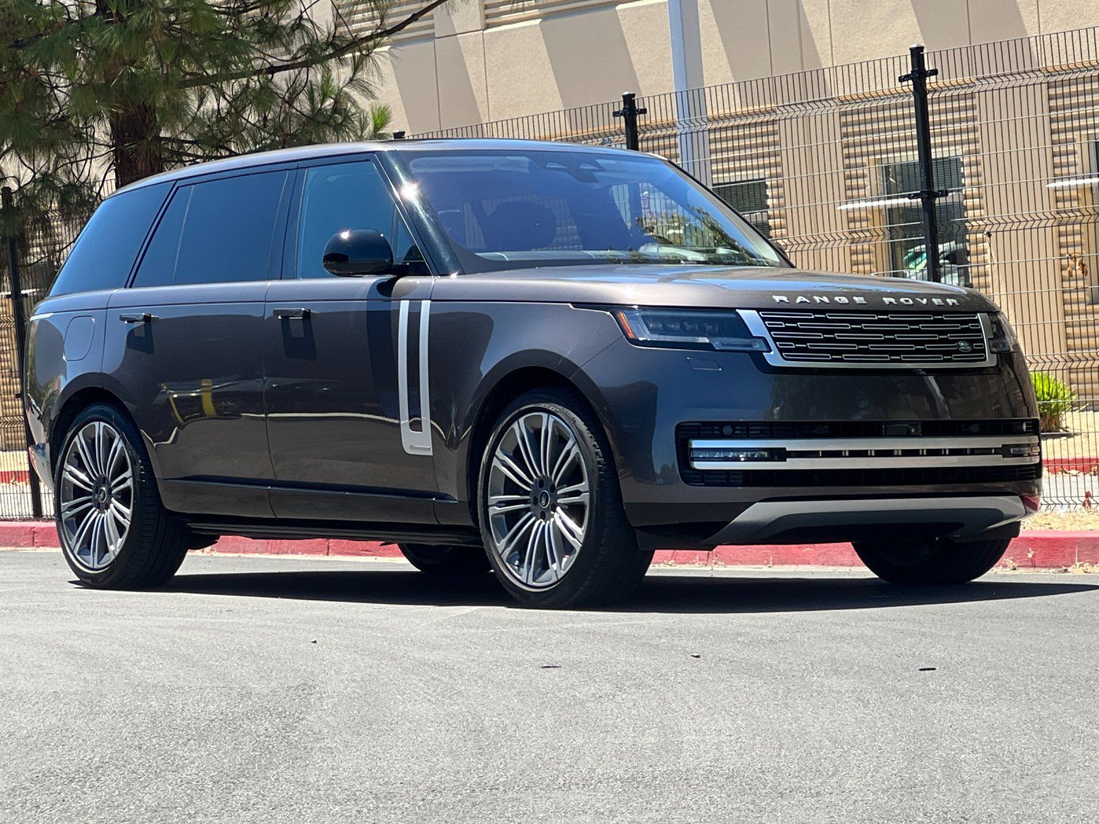 2023 Land Rover Range Rover Autobiography — full photo 7 of 29