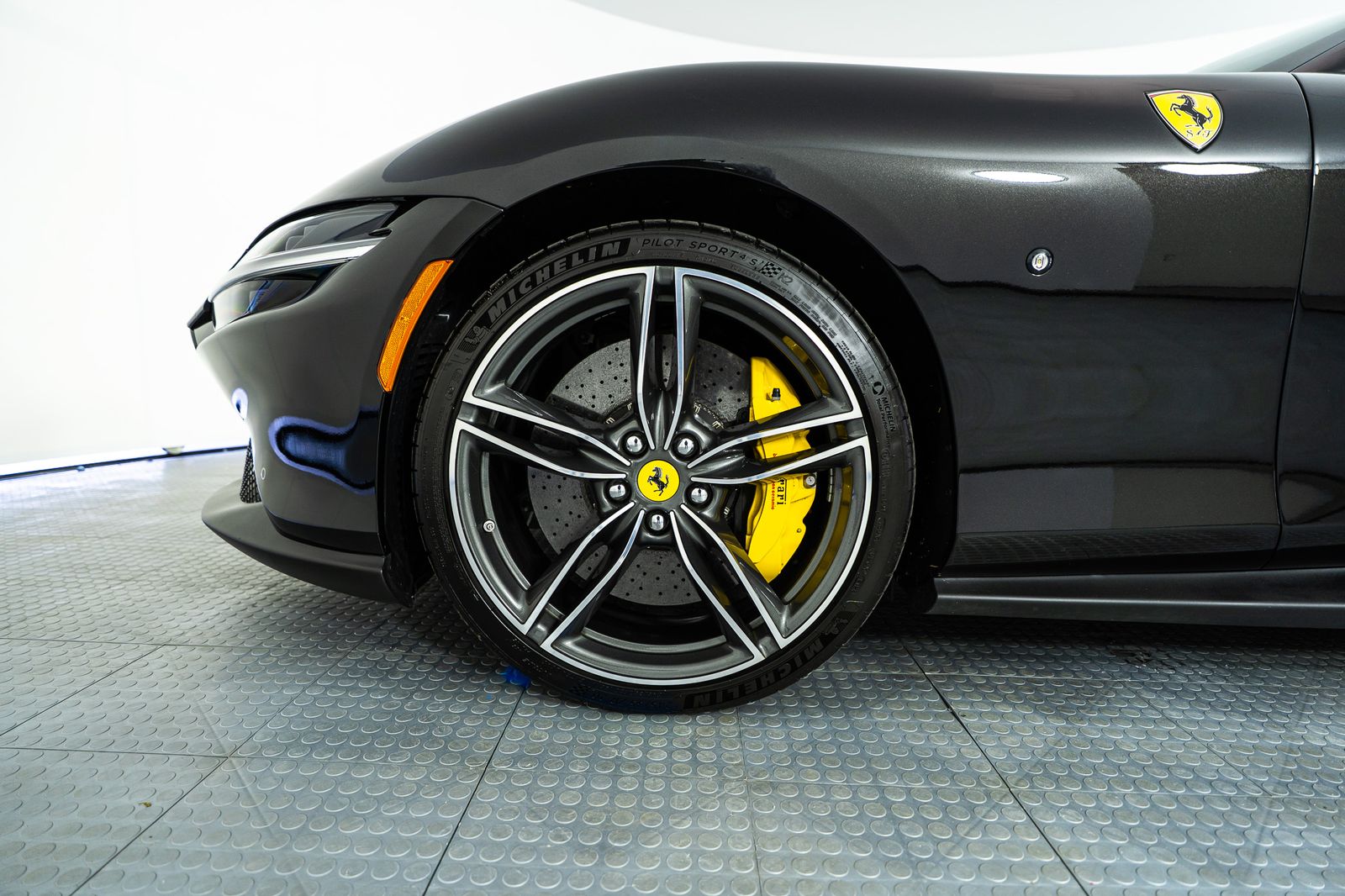 2025 Ferrari Roma Spider — full photo 7 of 41