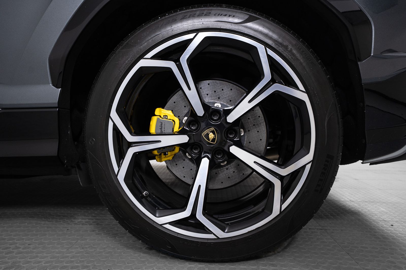 2020 Lamborghini Urus — foto completa 15 de 53