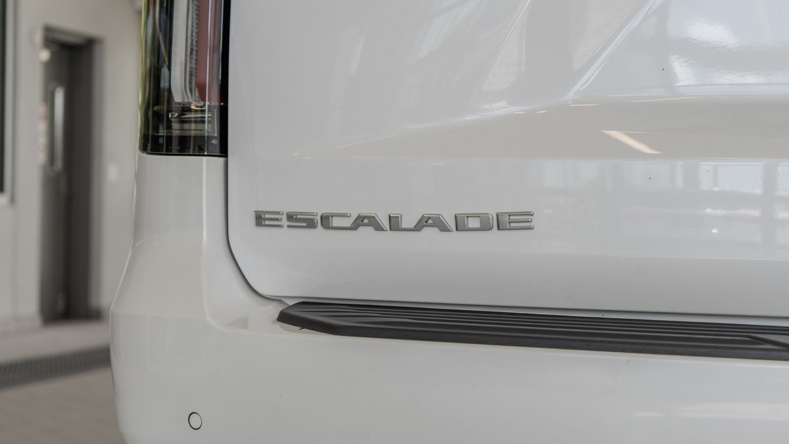 2023 Cadillac Escalade Premium Luxury — full photo 22 of 35