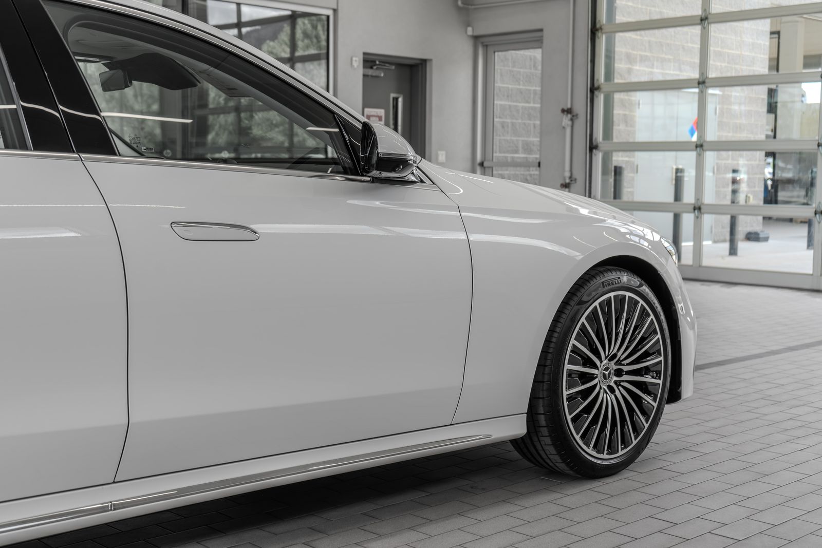 2026 Mercedes-Benz E-Class E 350 — foto completa 30 de 36