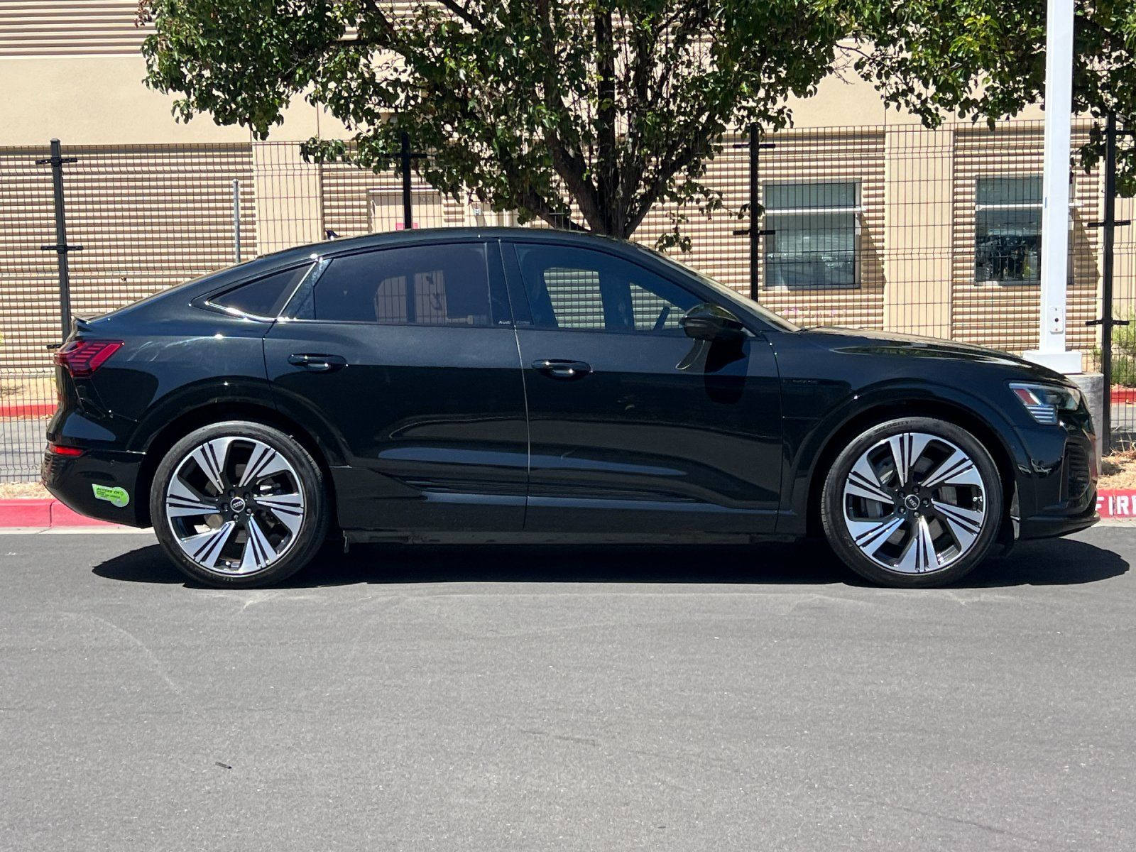2024 Audi Q8 Sportback e-tron Prestige — foto completa 6 de 28