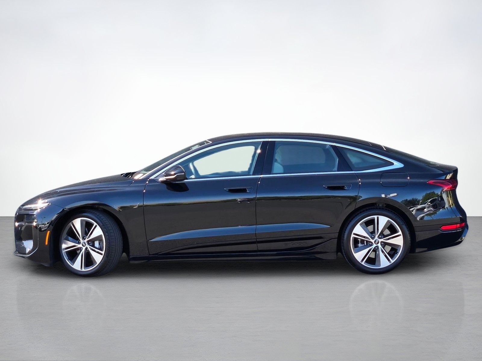 2025 Audi A6 Sportback e-tron Prestige — foto completa 3 de 45