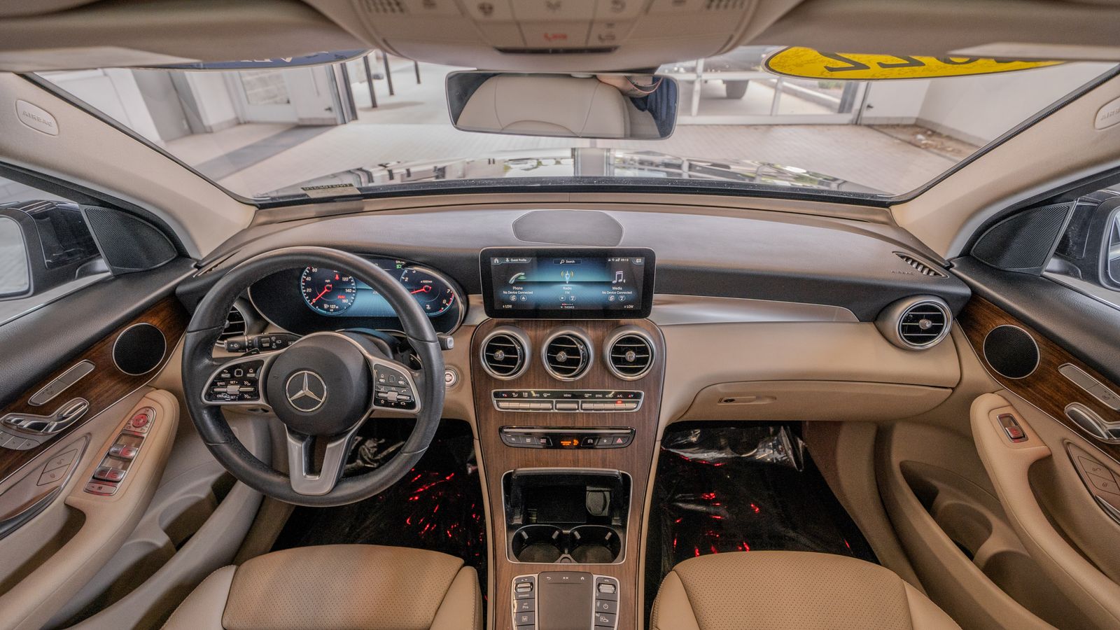 2022 Mercedes-Benz GLC GLC 300 — full photo 8 of 35