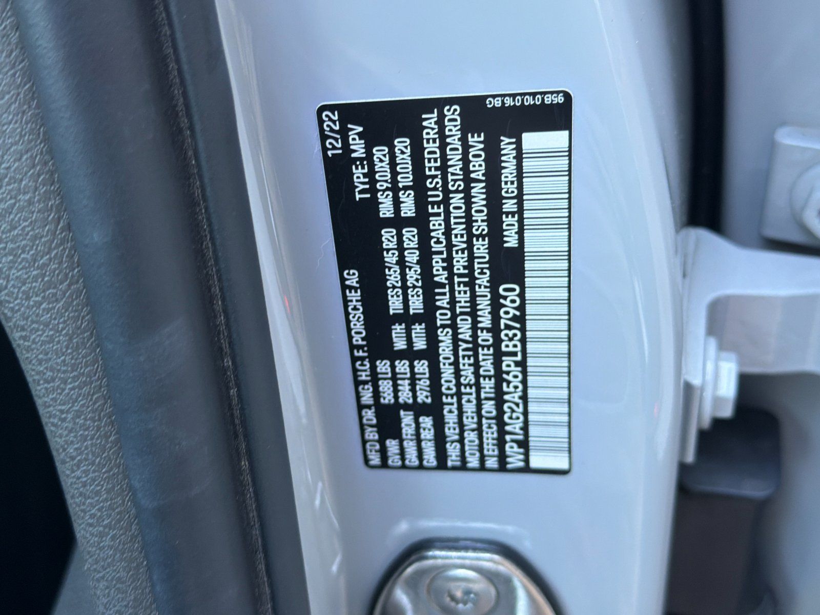 2023 Porsche Macan S — full photo 28 of 28