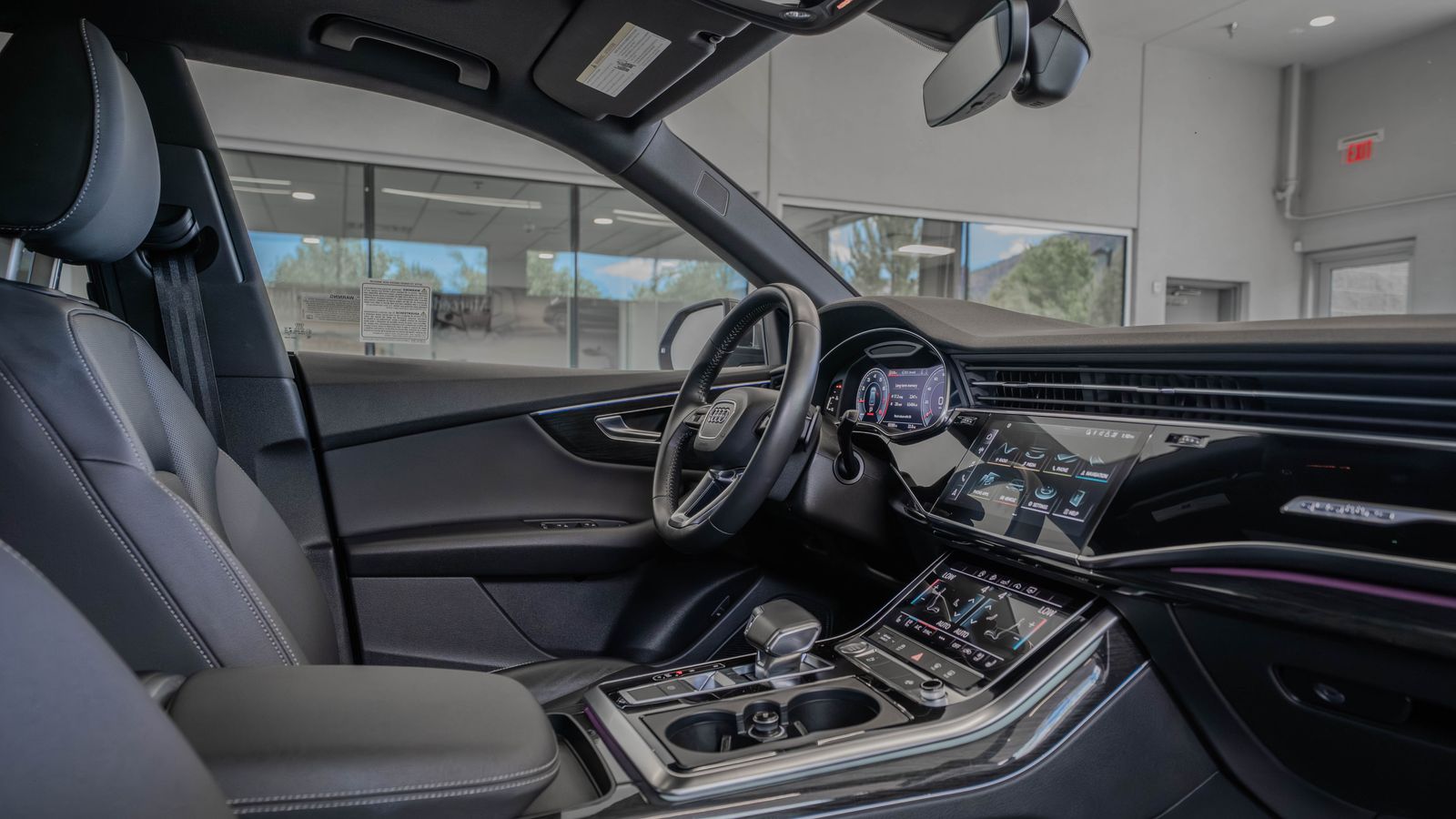 2020 Audi Q8 55 Premium Plus — foto completa 18 de 34