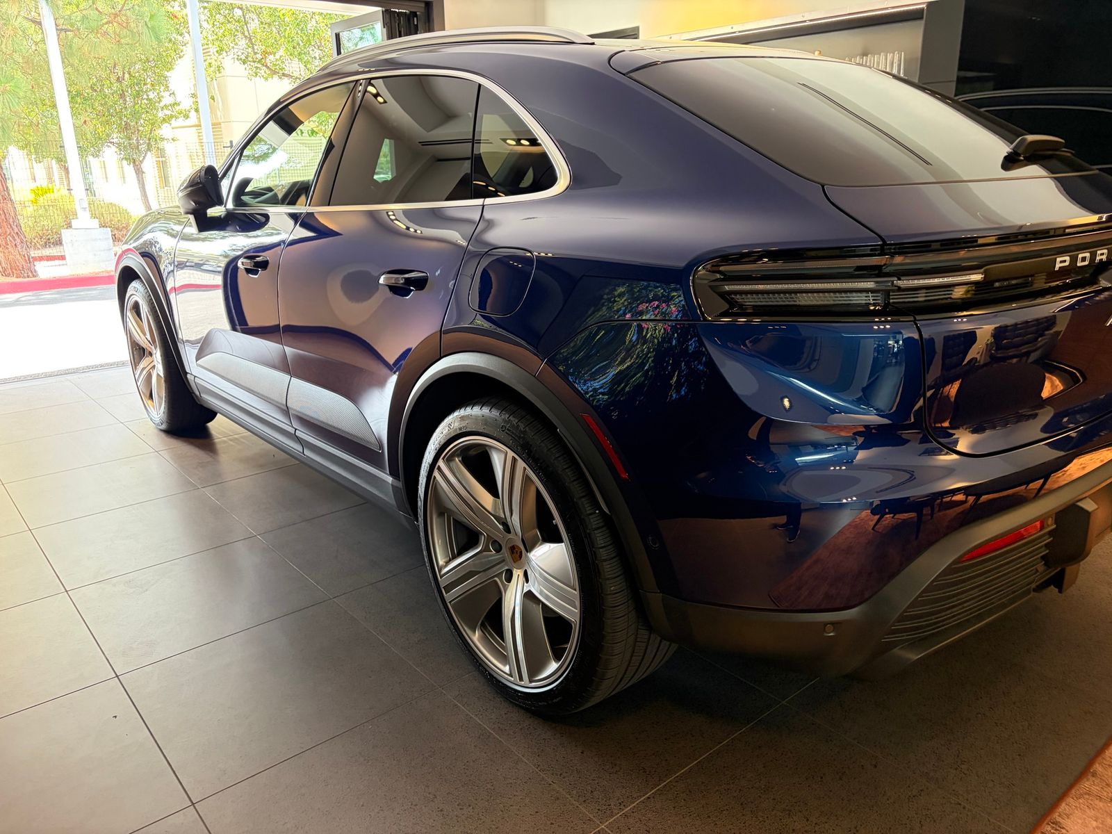 2024 Porsche Macan Electric 4 — full photo 6 of 10