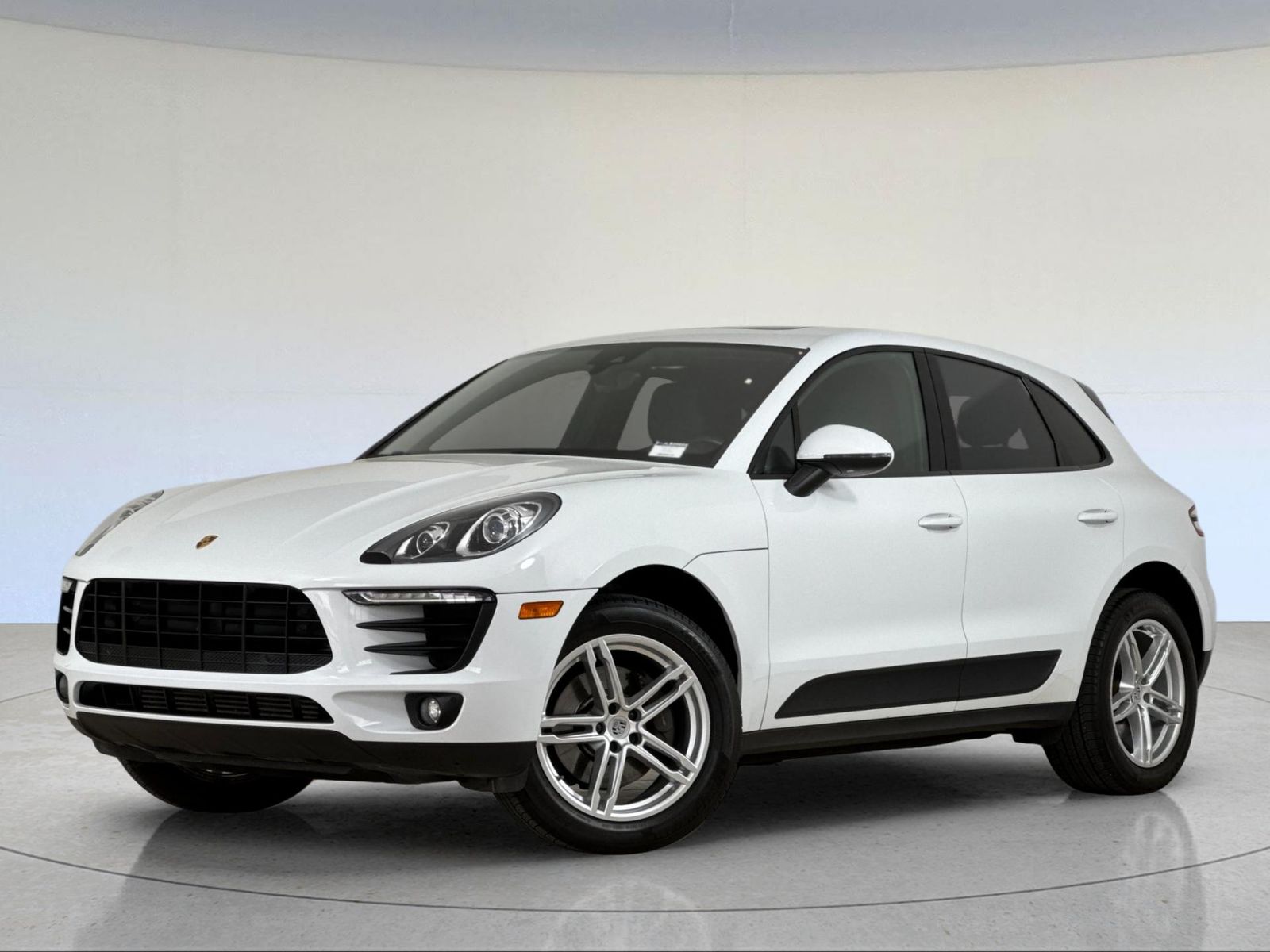 2018 Porsche Macan Base — full photo 1 of 28