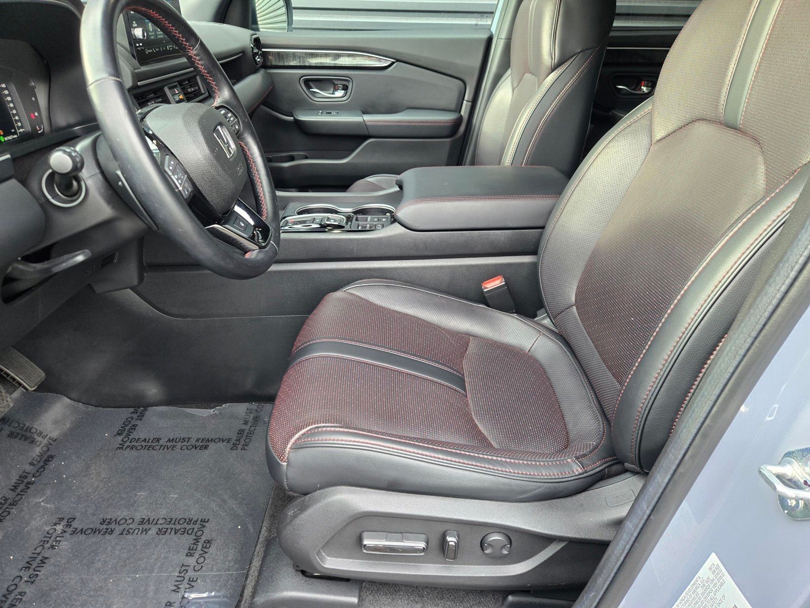 2025 Honda Pilot Black Edition — full photo 26 of 28