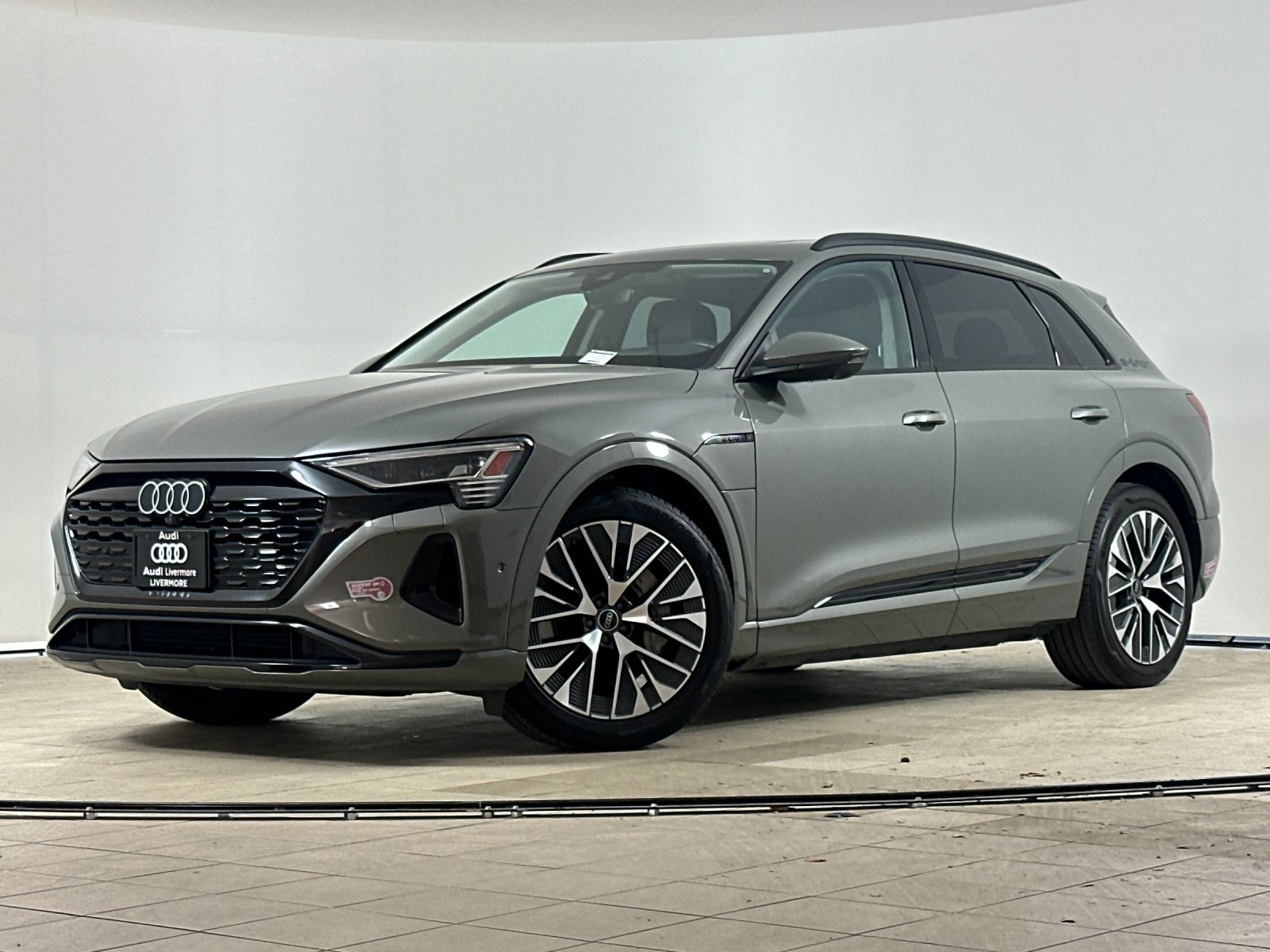 2024 Audi Q8 e-tron Prestige — foto 1 de 27