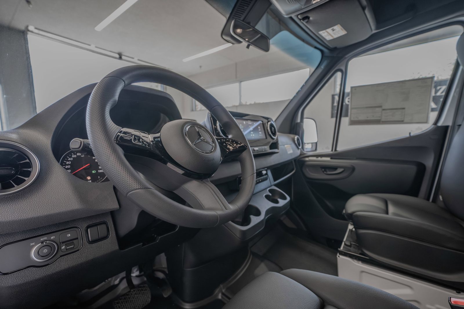 2025 Mercedes-Benz Sprinter 2500 Cargo 144 WB — foto completa 6 de 37