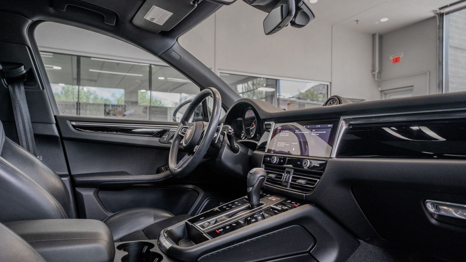 2023 Porsche Macan Base — full photo 18 of 35