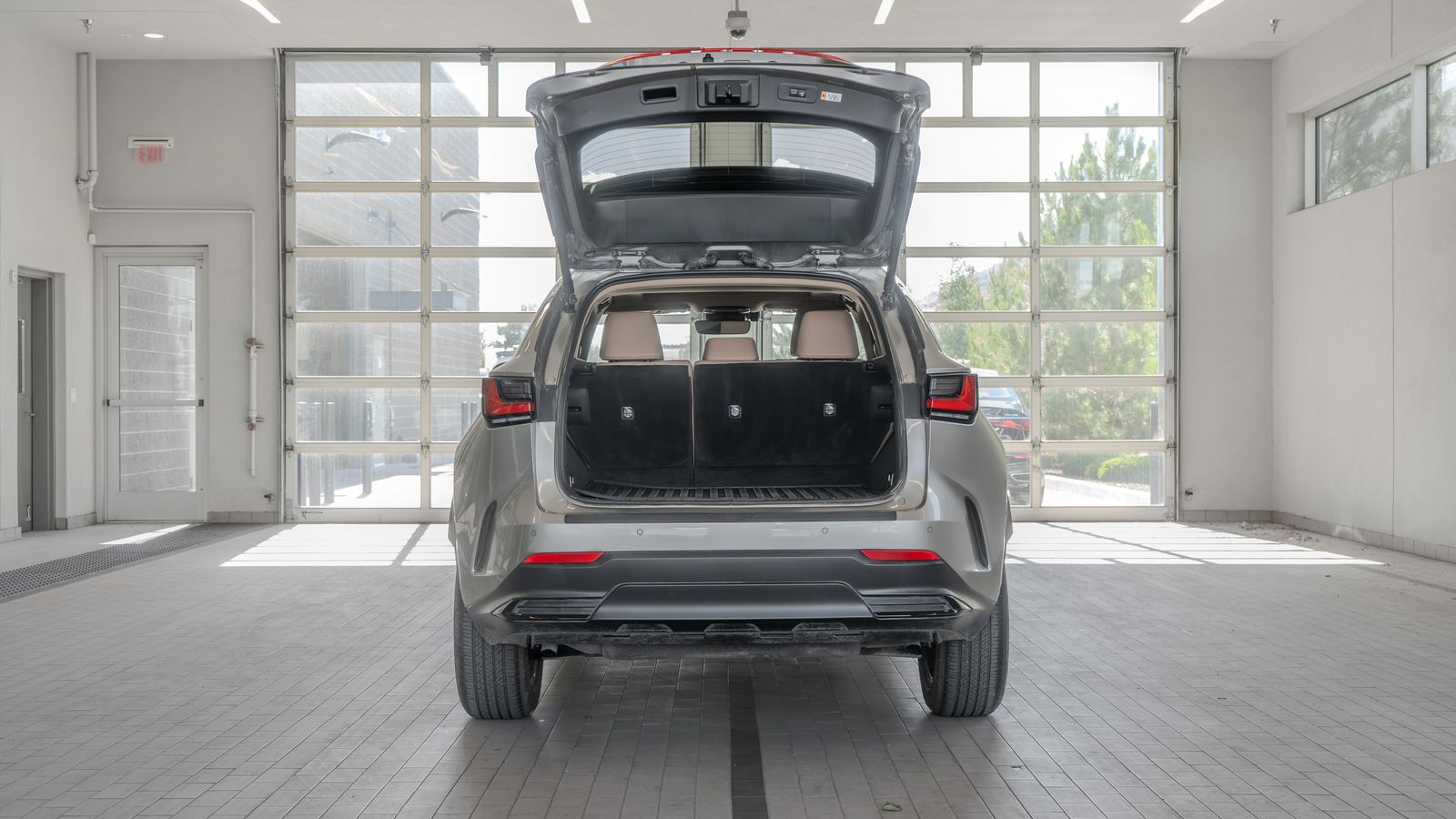 2025 Lexus NX 250 Premium — foto completa 15 de 33