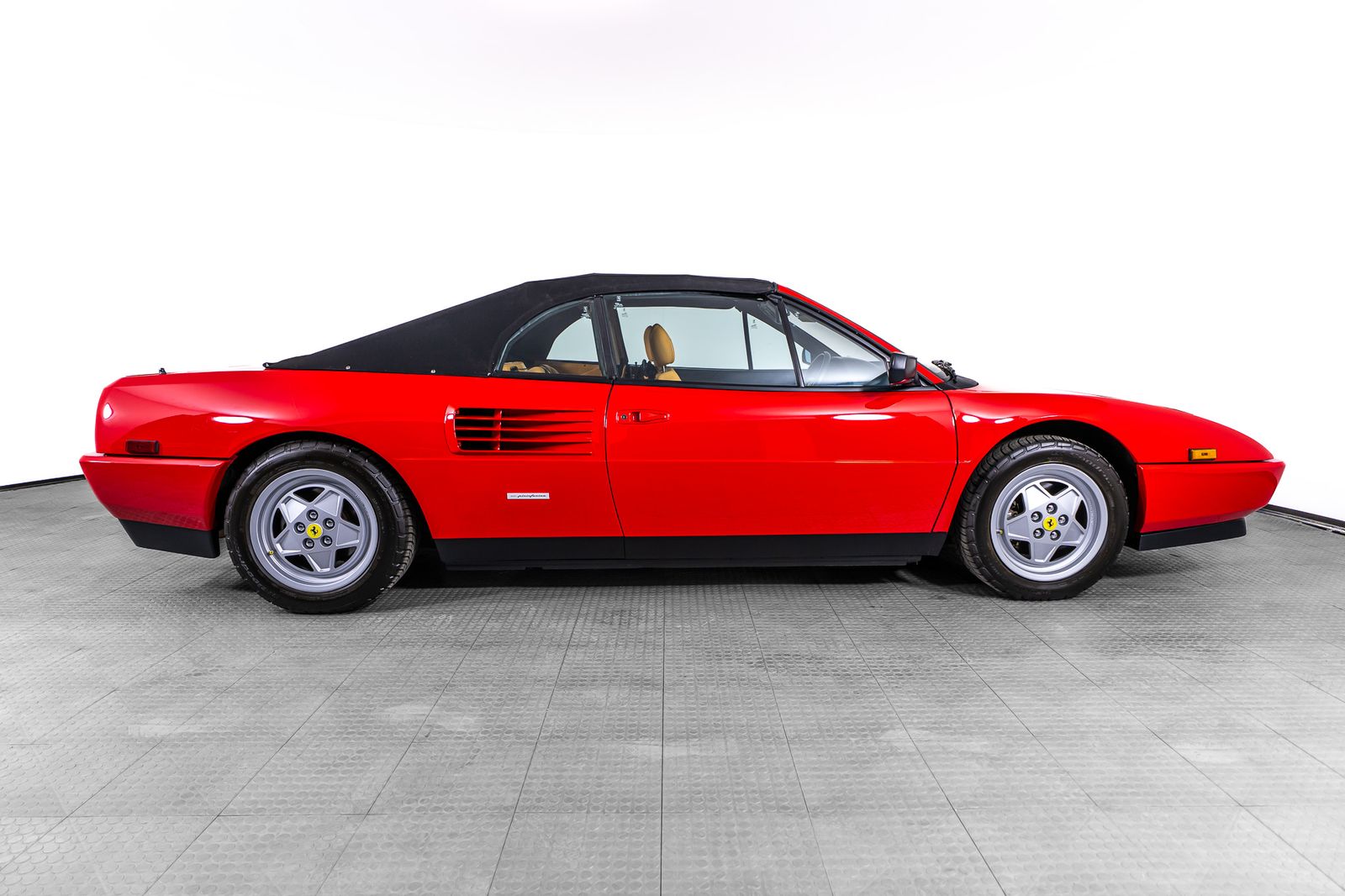 1992 Ferrari Mondial T — full photo 34 of 38